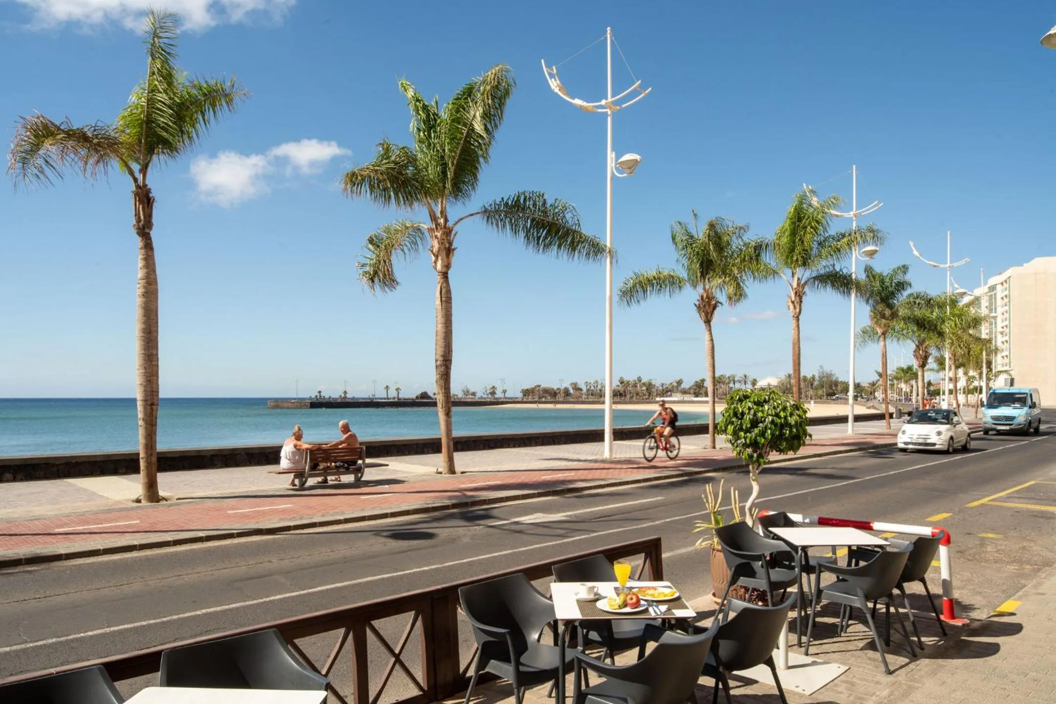 Lounge or bar in Checkin Diamar