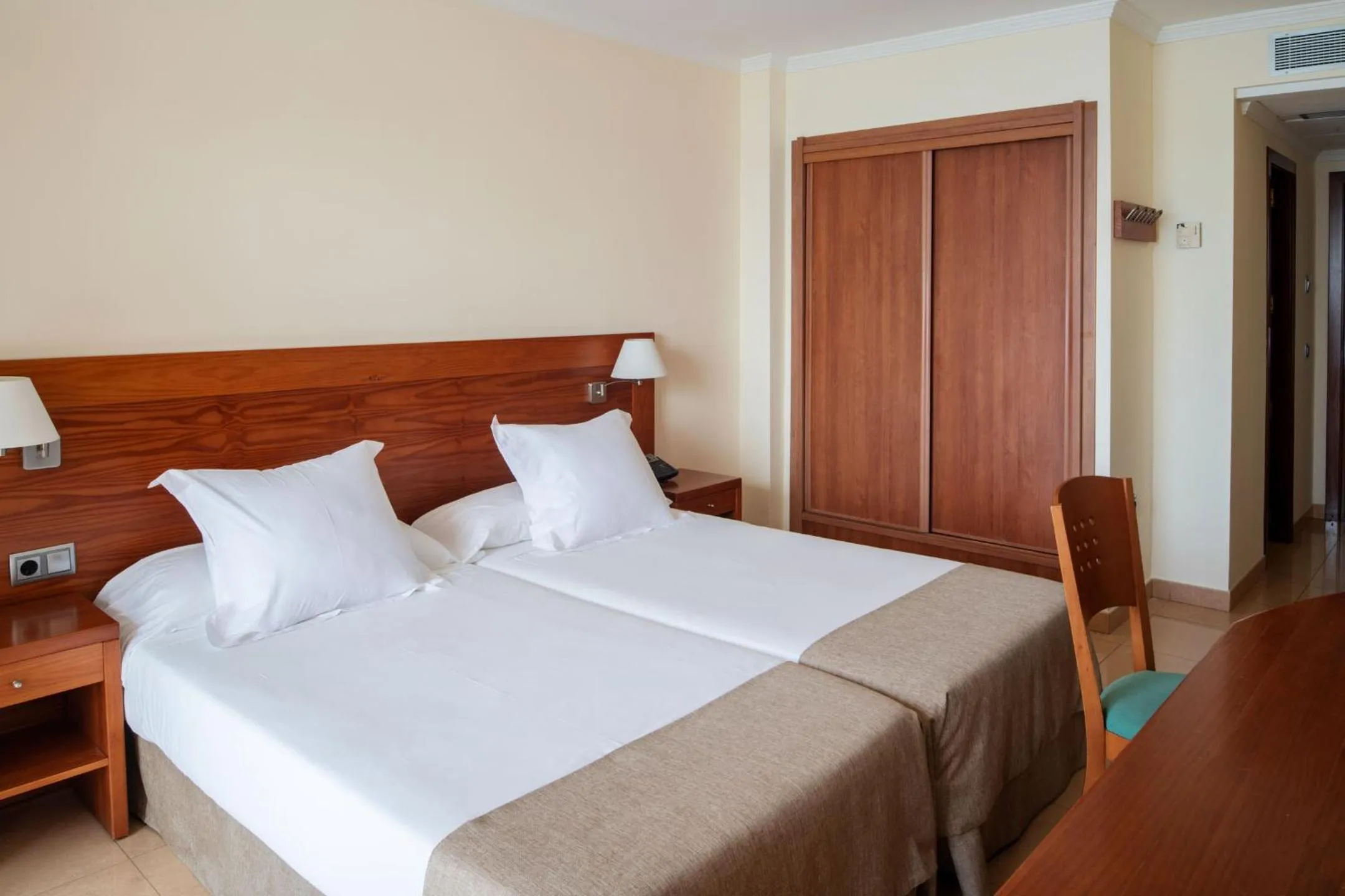 Bed in Checkin Diamar