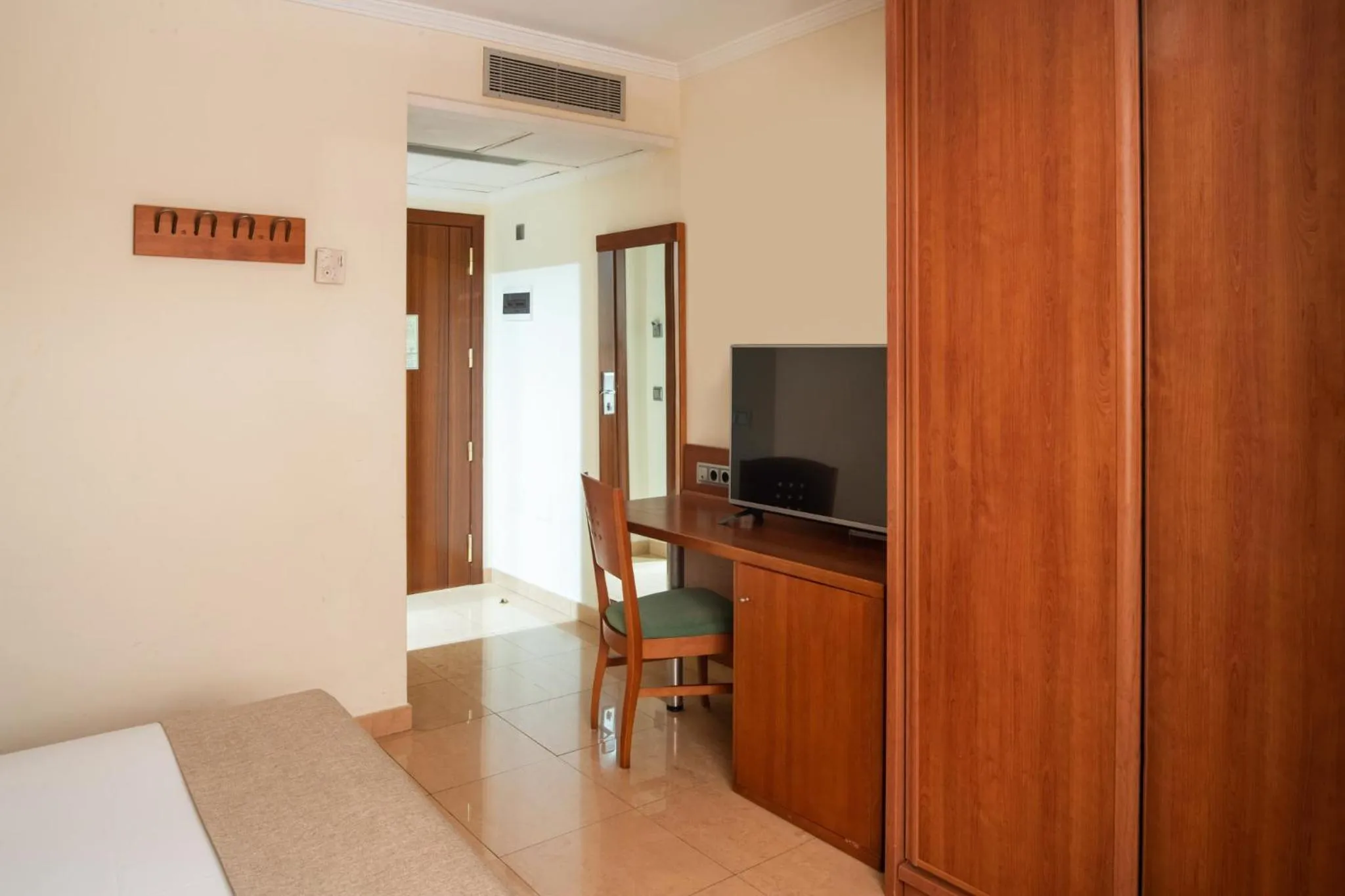 TV and multimedia, Bed in Checkin Diamar