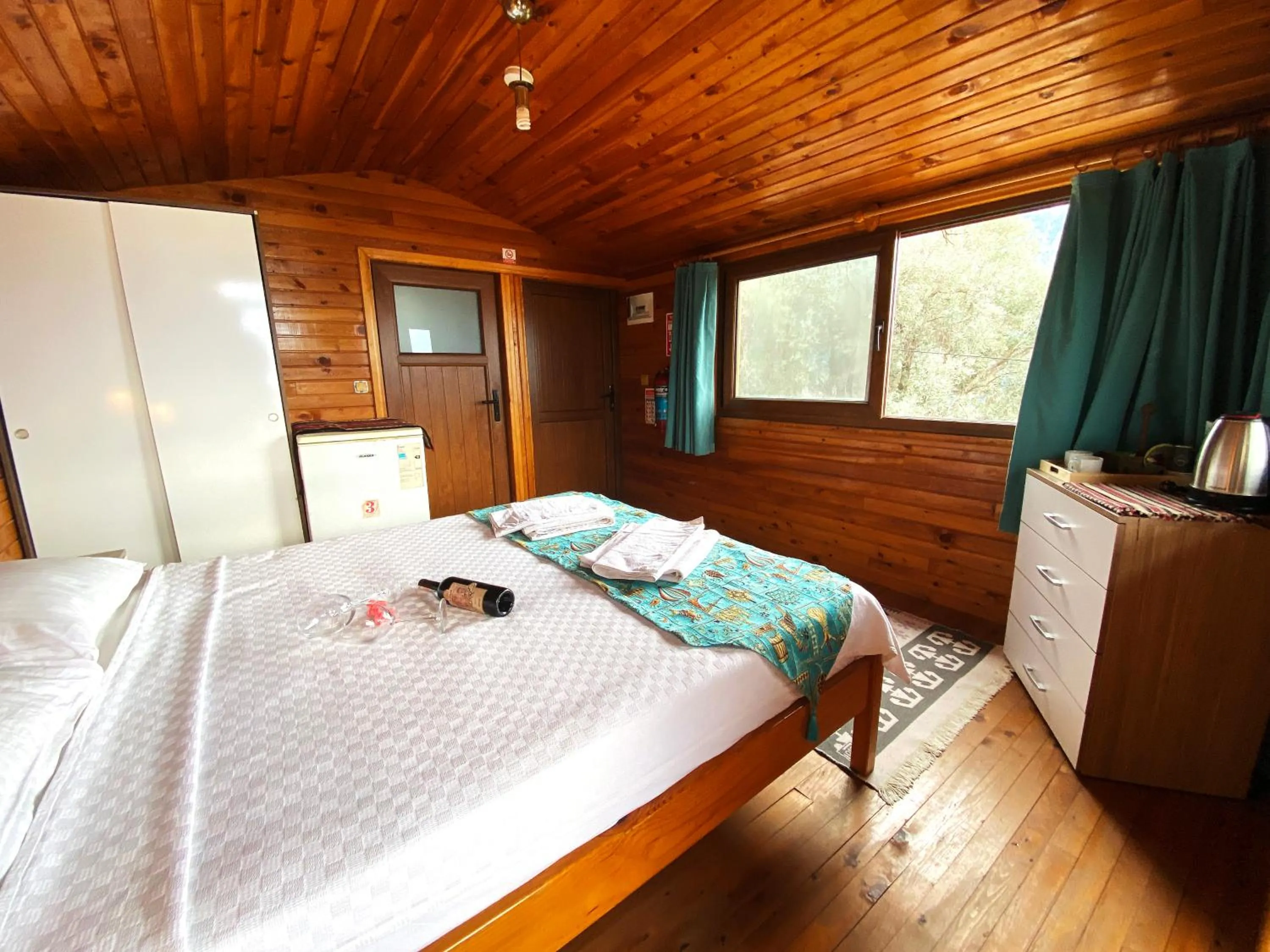 Photo of the whole room in Kabak Armes Hotel