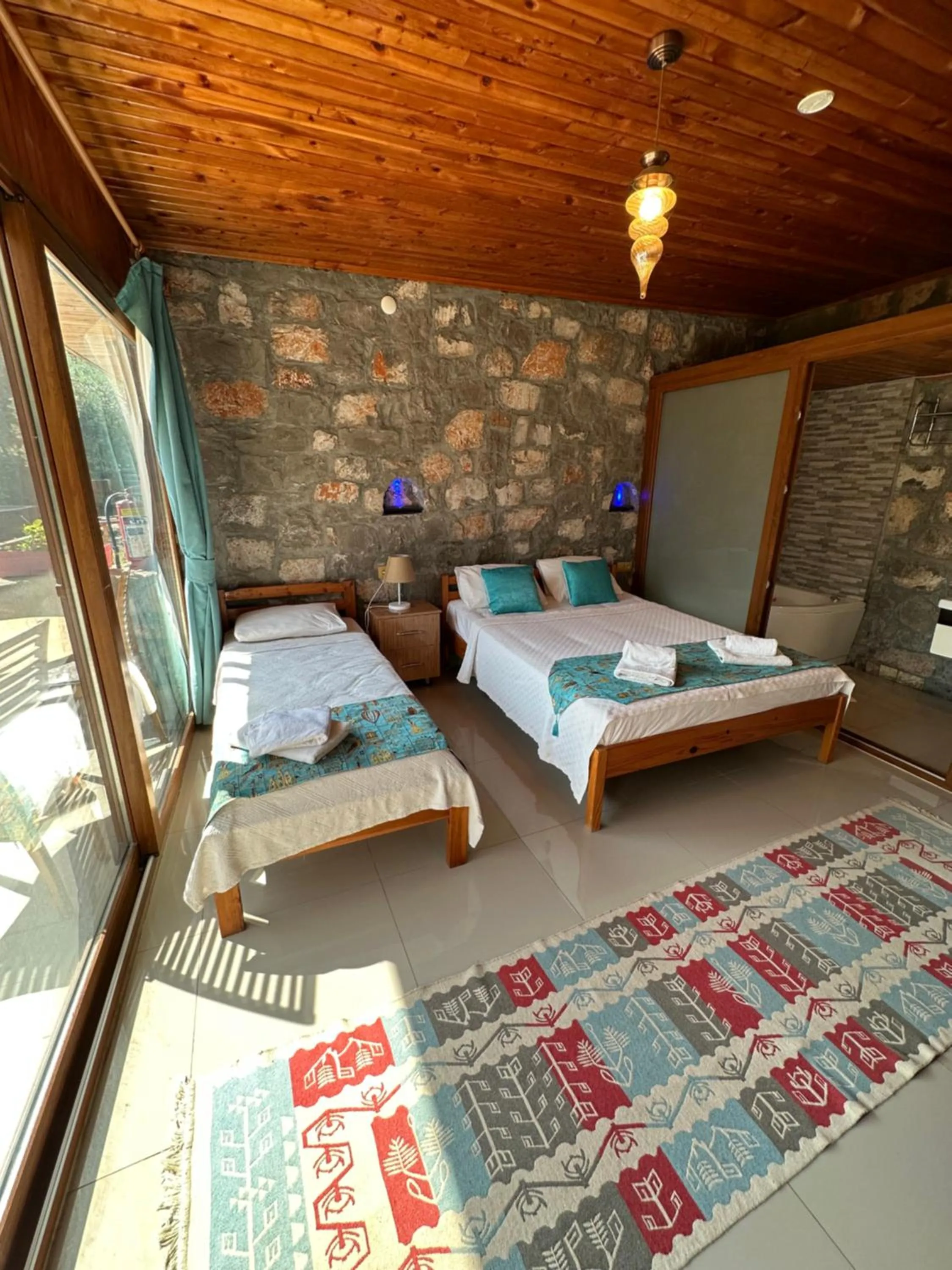 Photo of the whole room in Kabak Armes Hotel