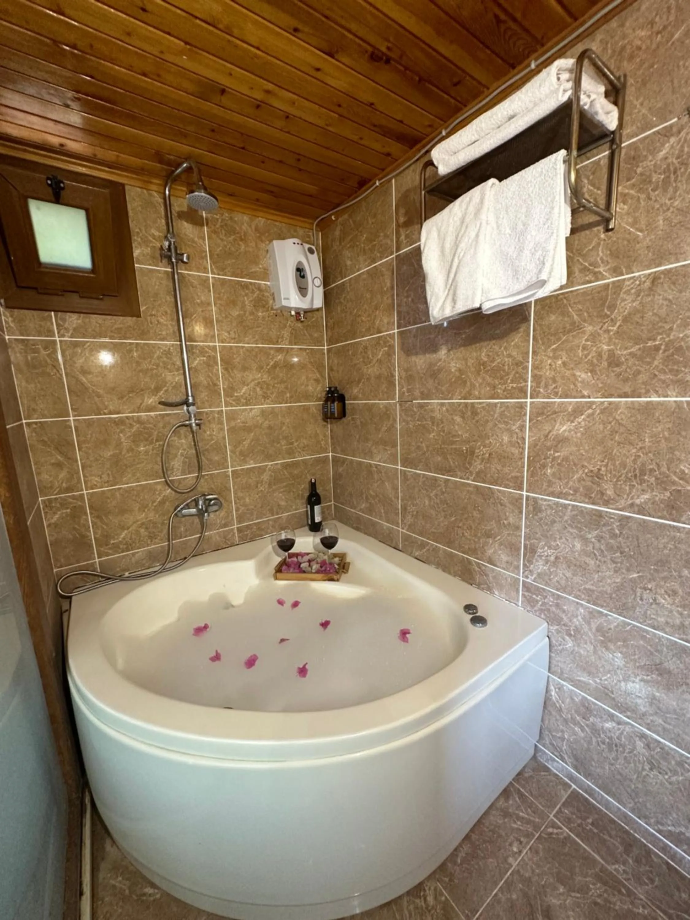 Bathroom in Kabak Armes Hotel