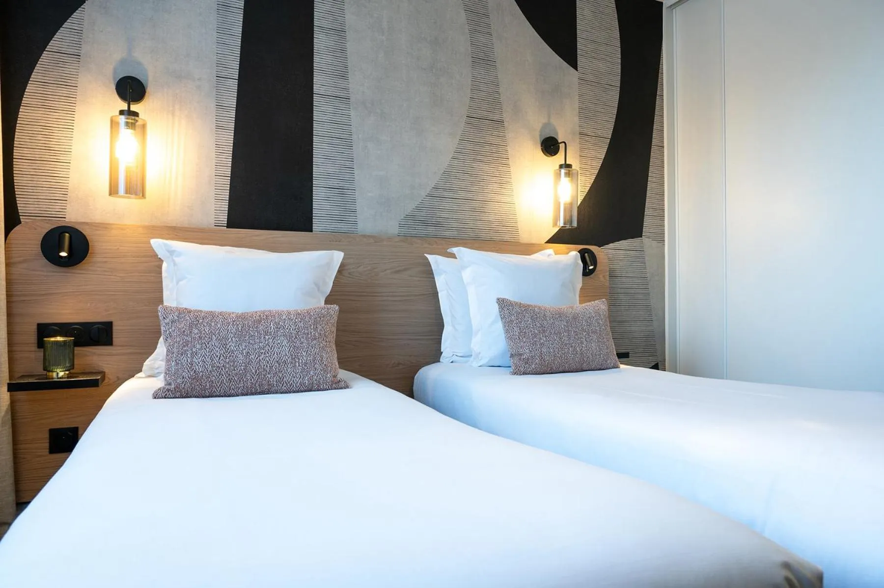 Bed in Nemea Appart Hotel Coeur Europe Strasbourg Illkirch