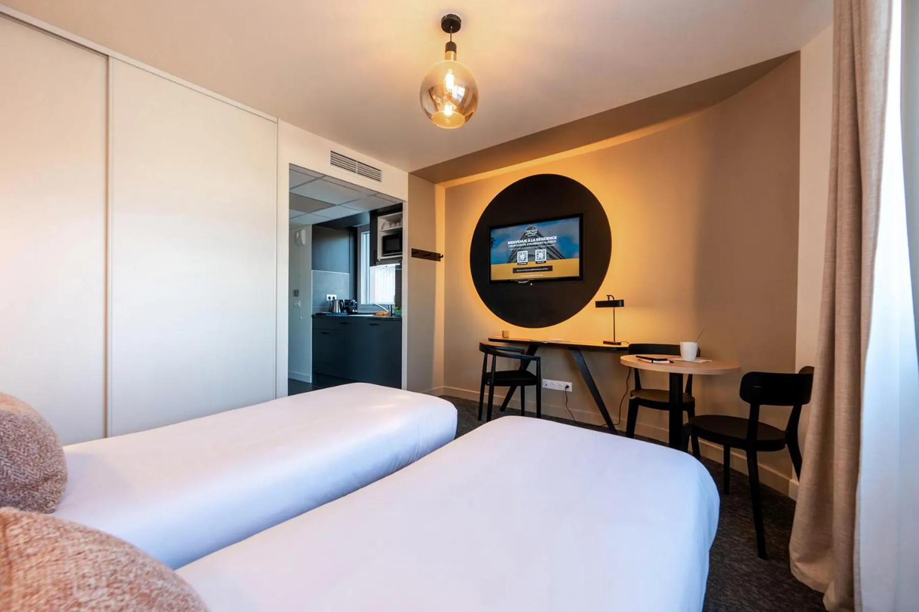 Bed in Nemea Appart Hotel Coeur Europe Strasbourg Illkirch