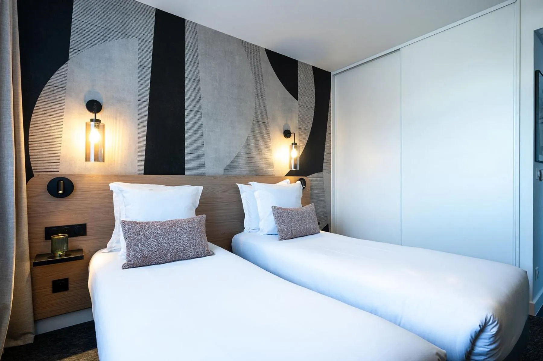 Bed in Nemea Appart Hotel Coeur Europe Strasbourg Illkirch