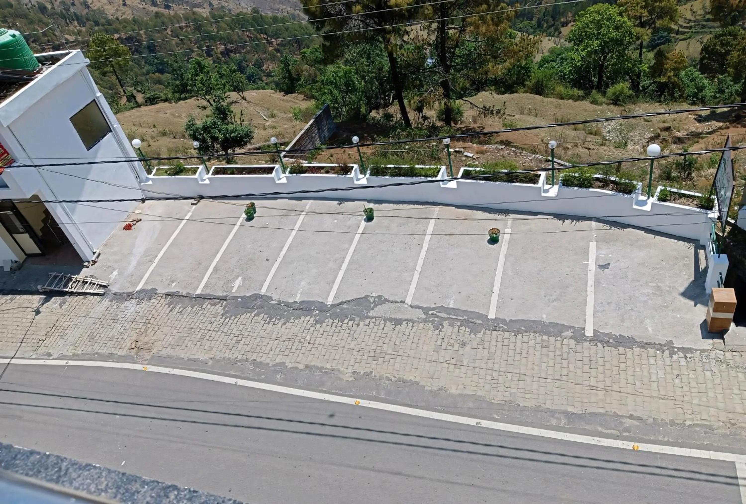 Parking in Green Palms Rubystone Exotic