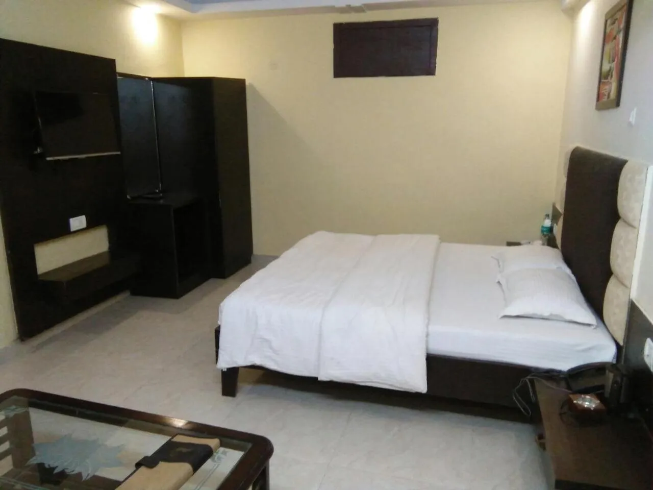 TV and multimedia, Bed in Green Palms Rubystone Exotic