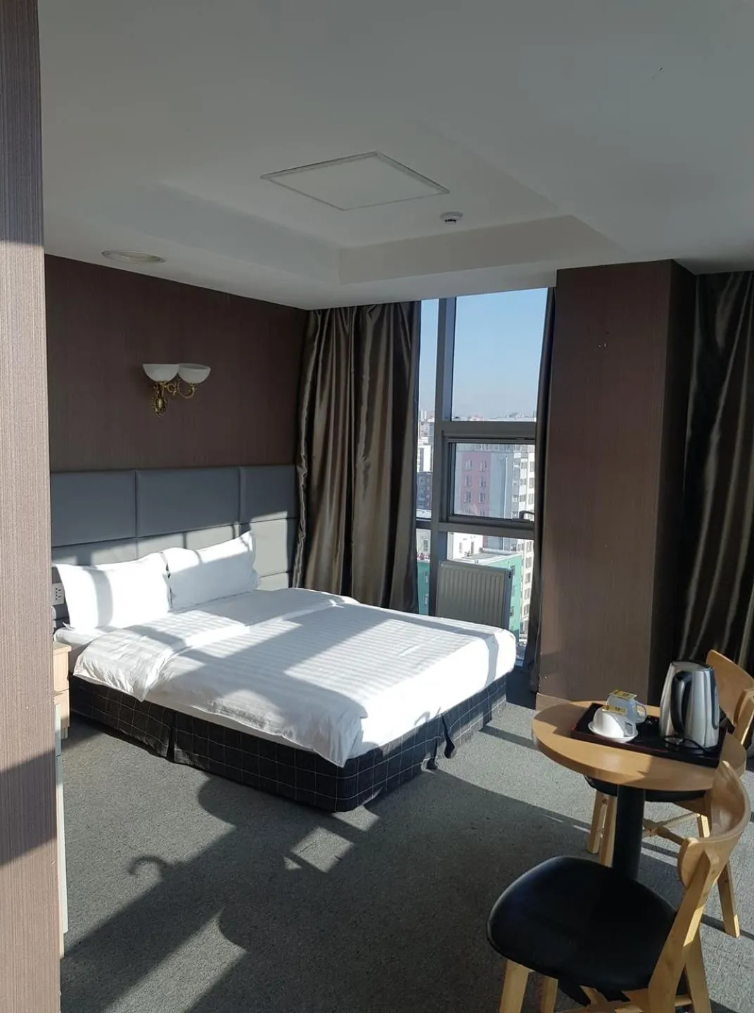 J Hotel