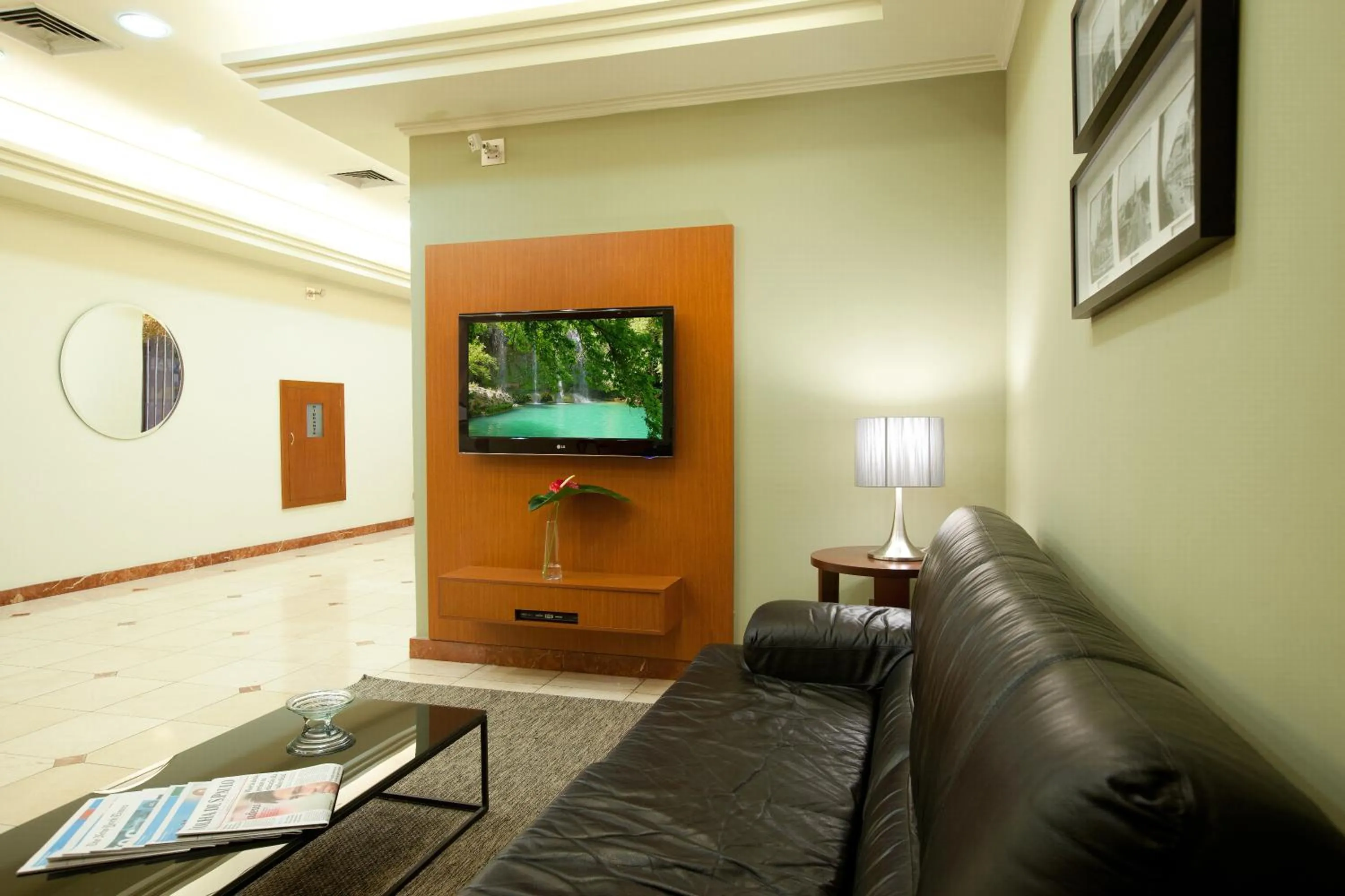 Communal lounge/ TV room in Hotel Moncloa