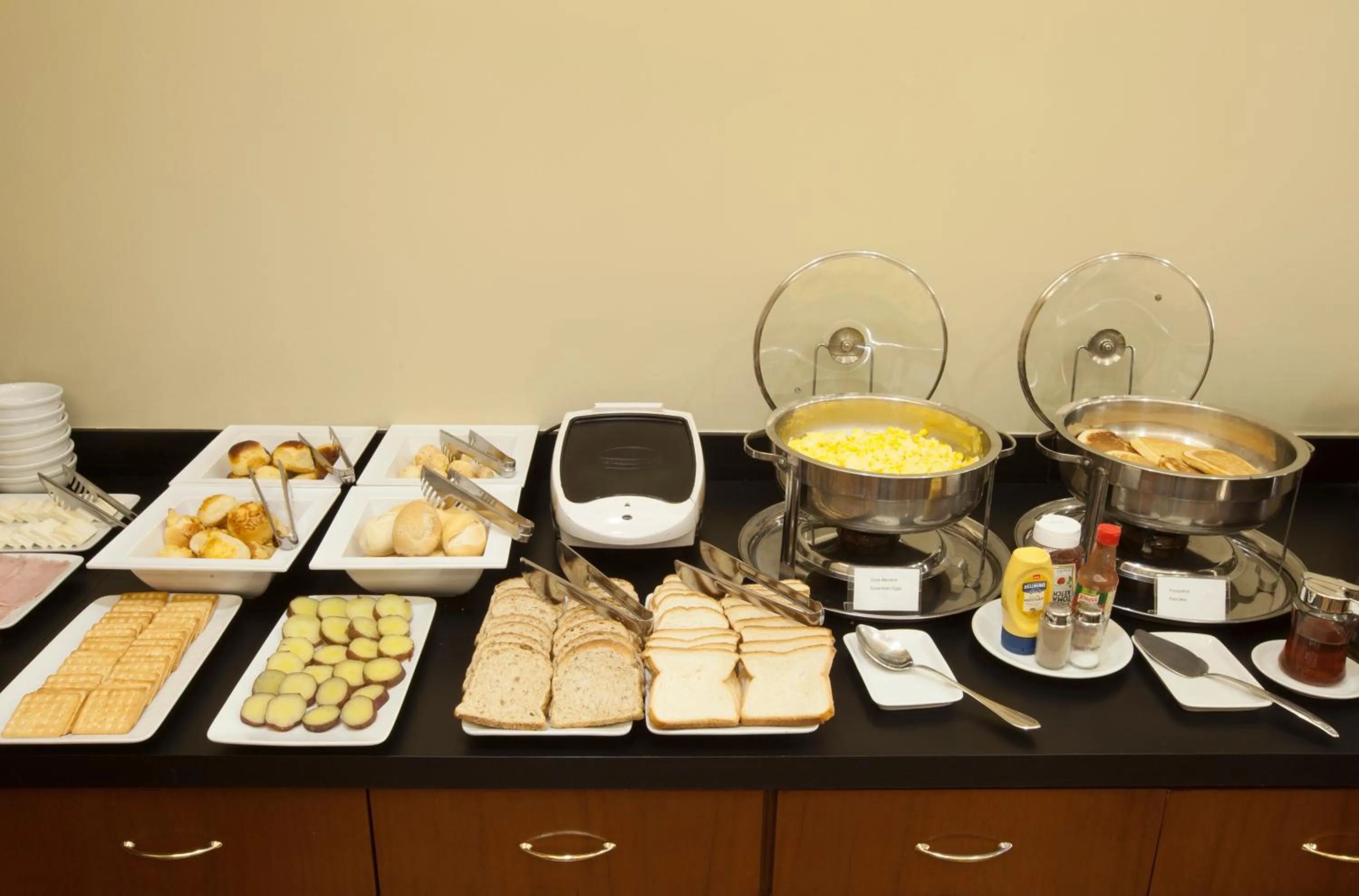 Buffet breakfast in Hotel Moncloa