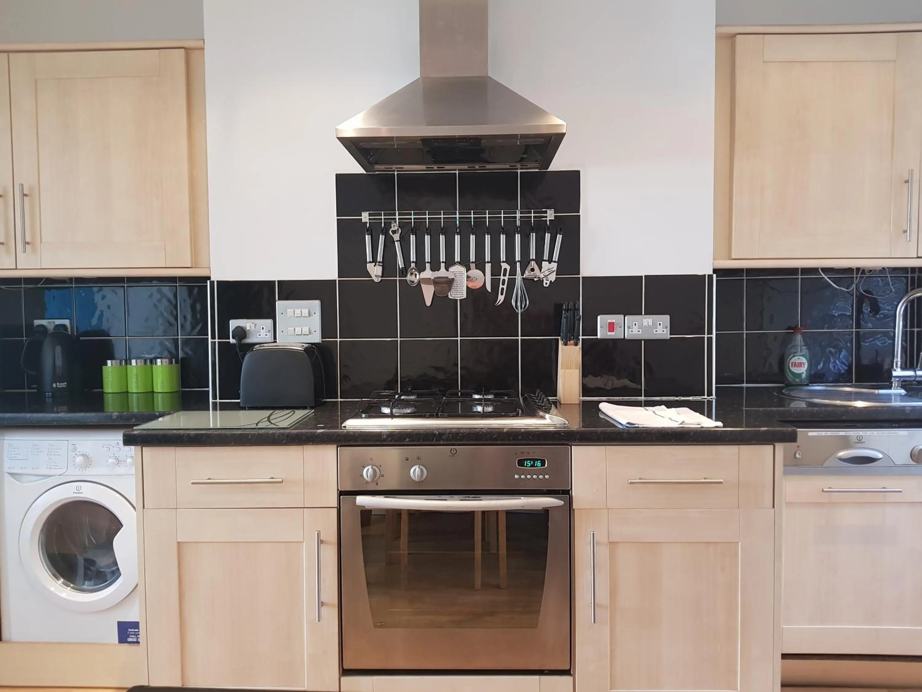Kitchen or kitchenette in Bath Road Apartments