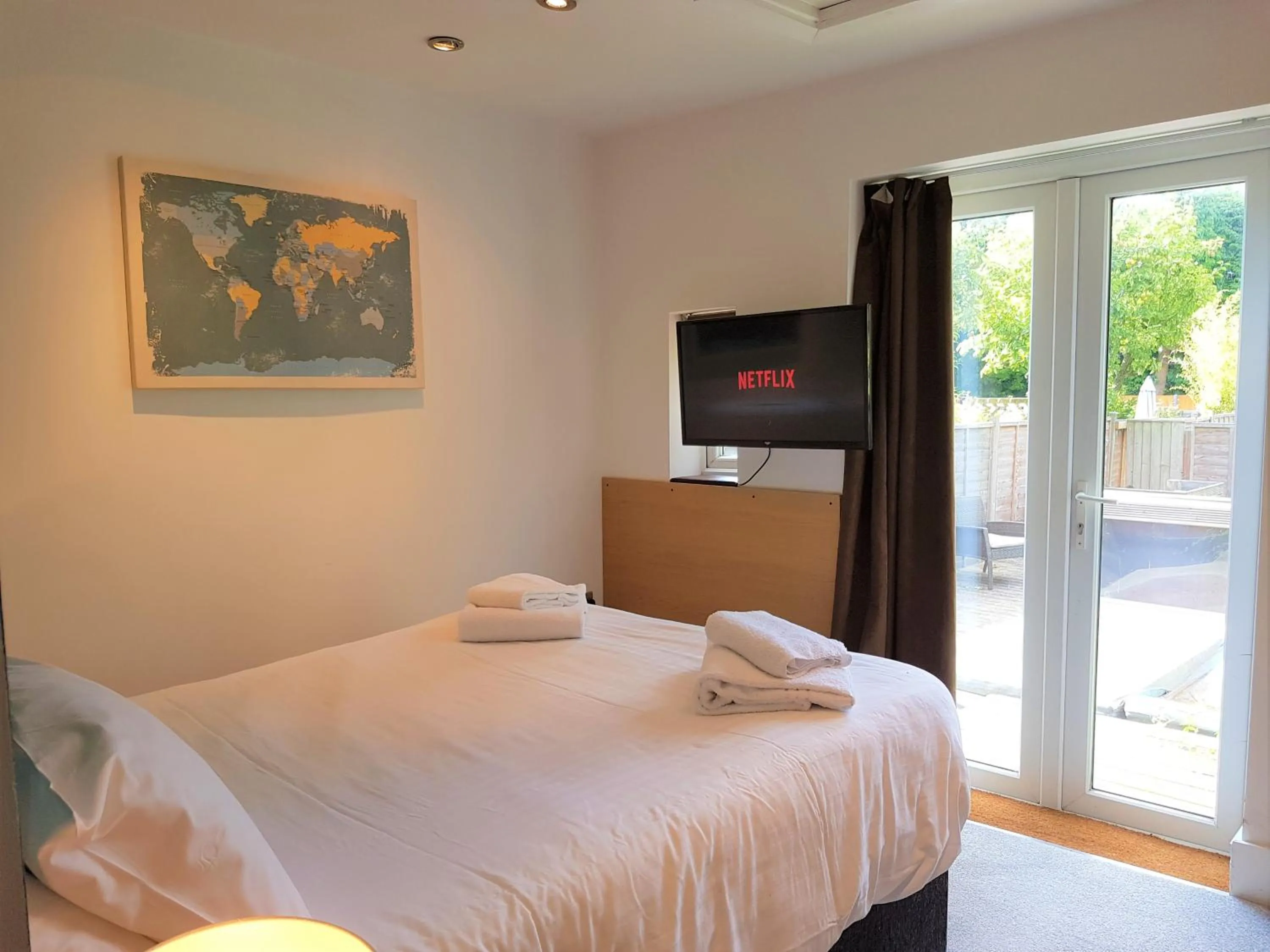TV and multimedia in Bath Road Apartments