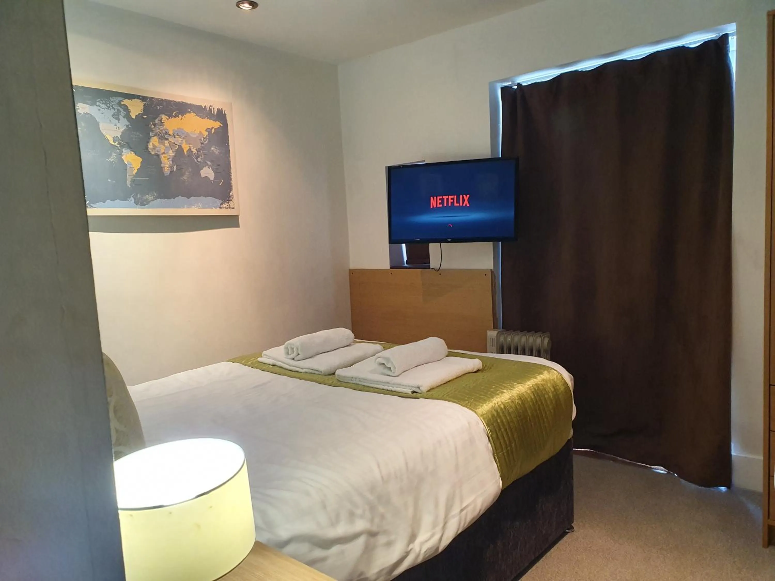 TV and multimedia in Bath Road Apartments