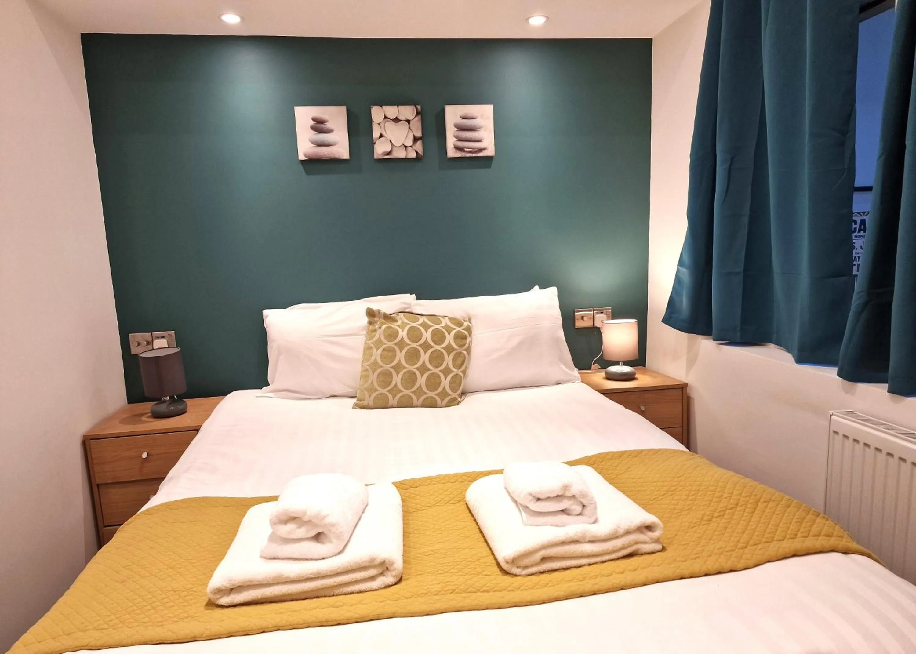 Bedroom in Bath Road Apartments