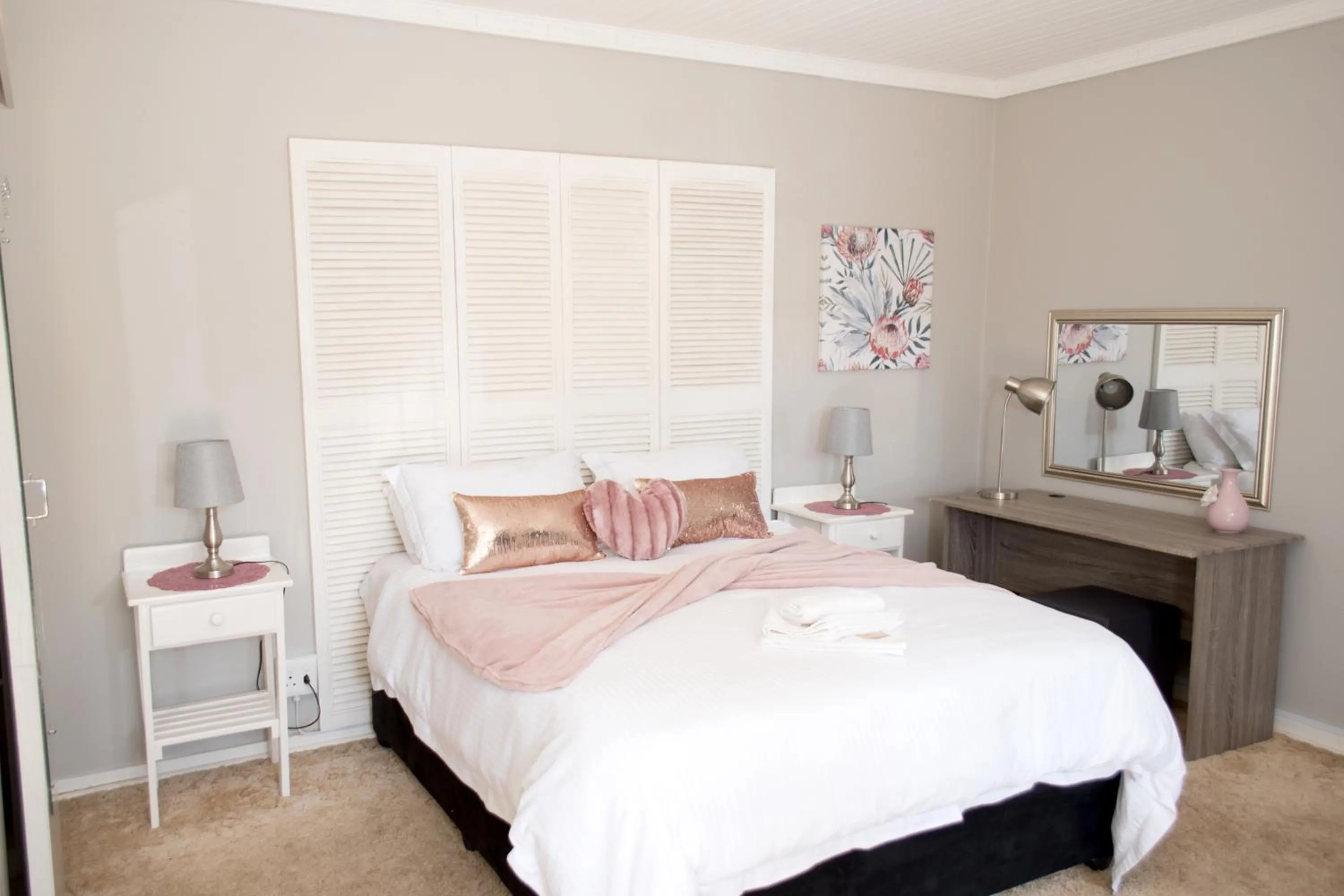 Photo of the whole room, Bed in Gemstone Guest House