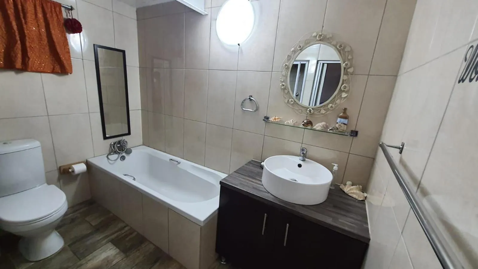 Shower in Gemstone Guest House