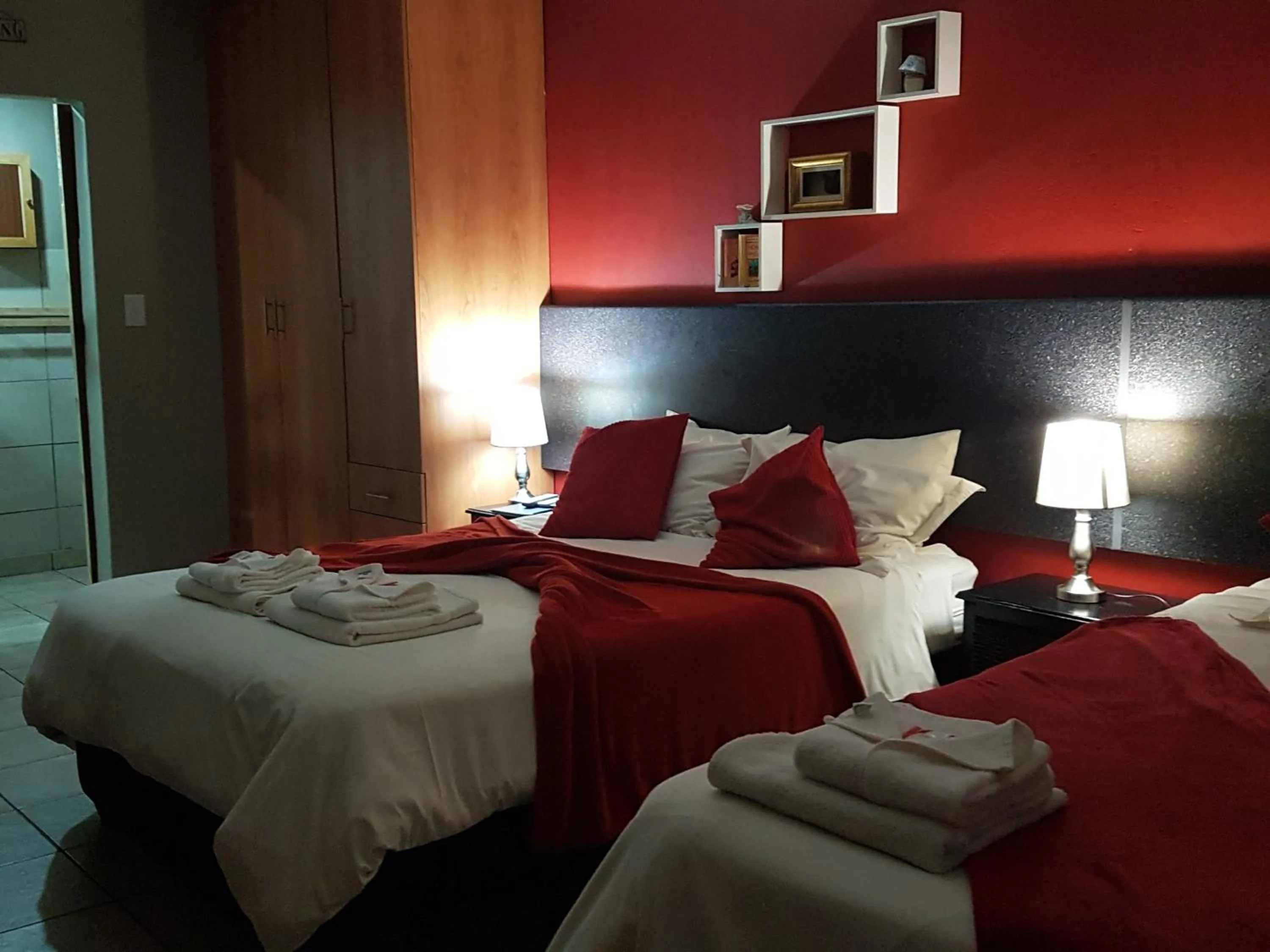 Photo of the whole room, Bed in Gemstone Guest House