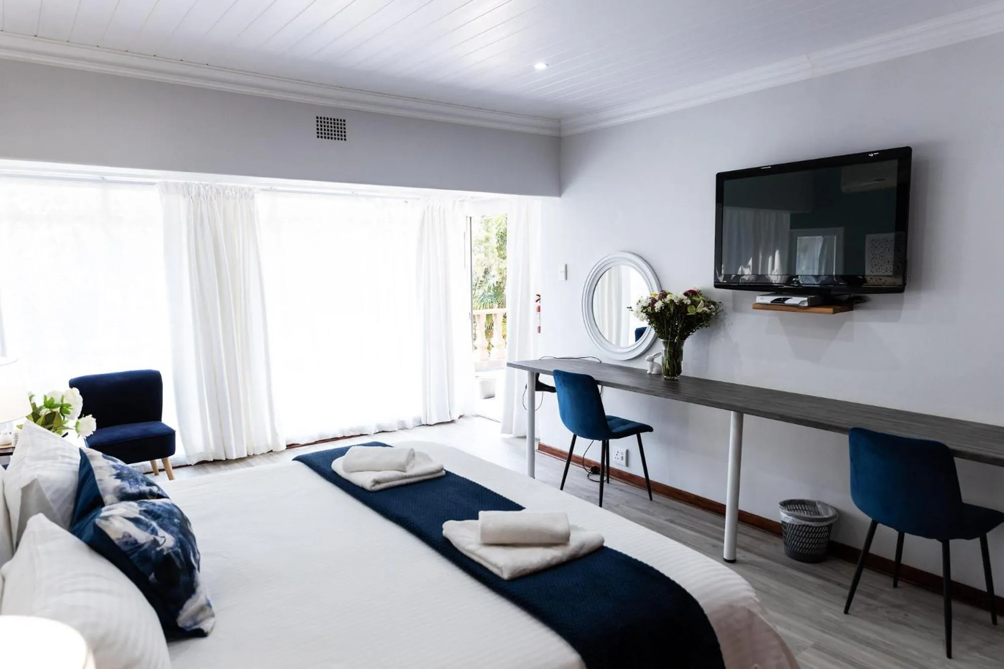 Decorative detail, Bed in Gemstone Guest House