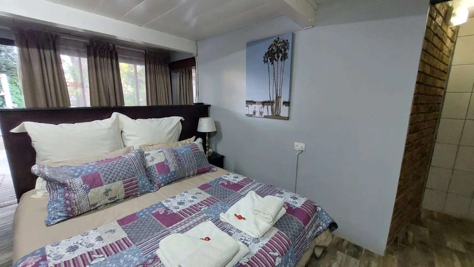 Bed in Gemstone Guest House