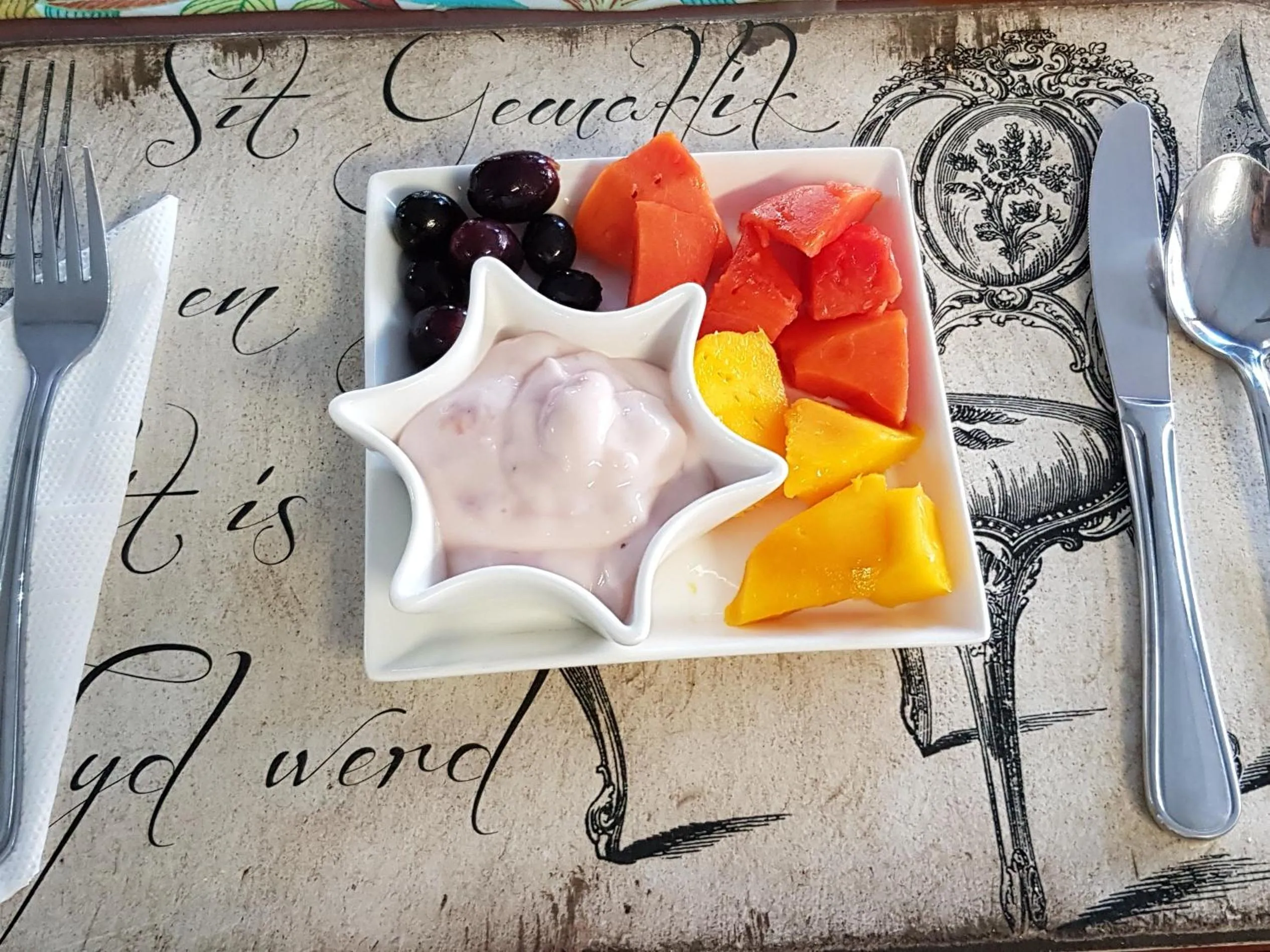 Food and drinks in Gemstone Guest House