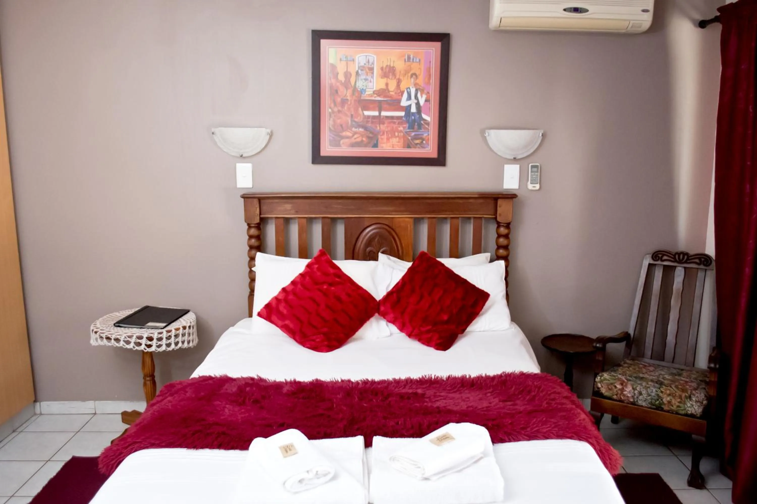 Bed in Gemstone Guest House