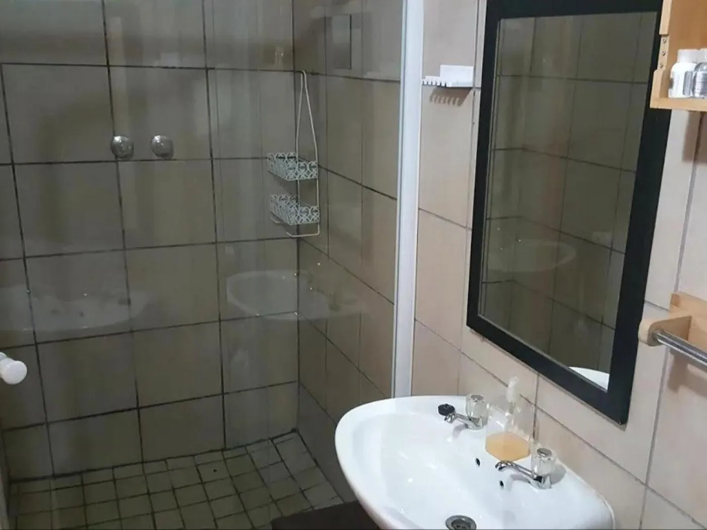 Shower in Gemstone Guest House