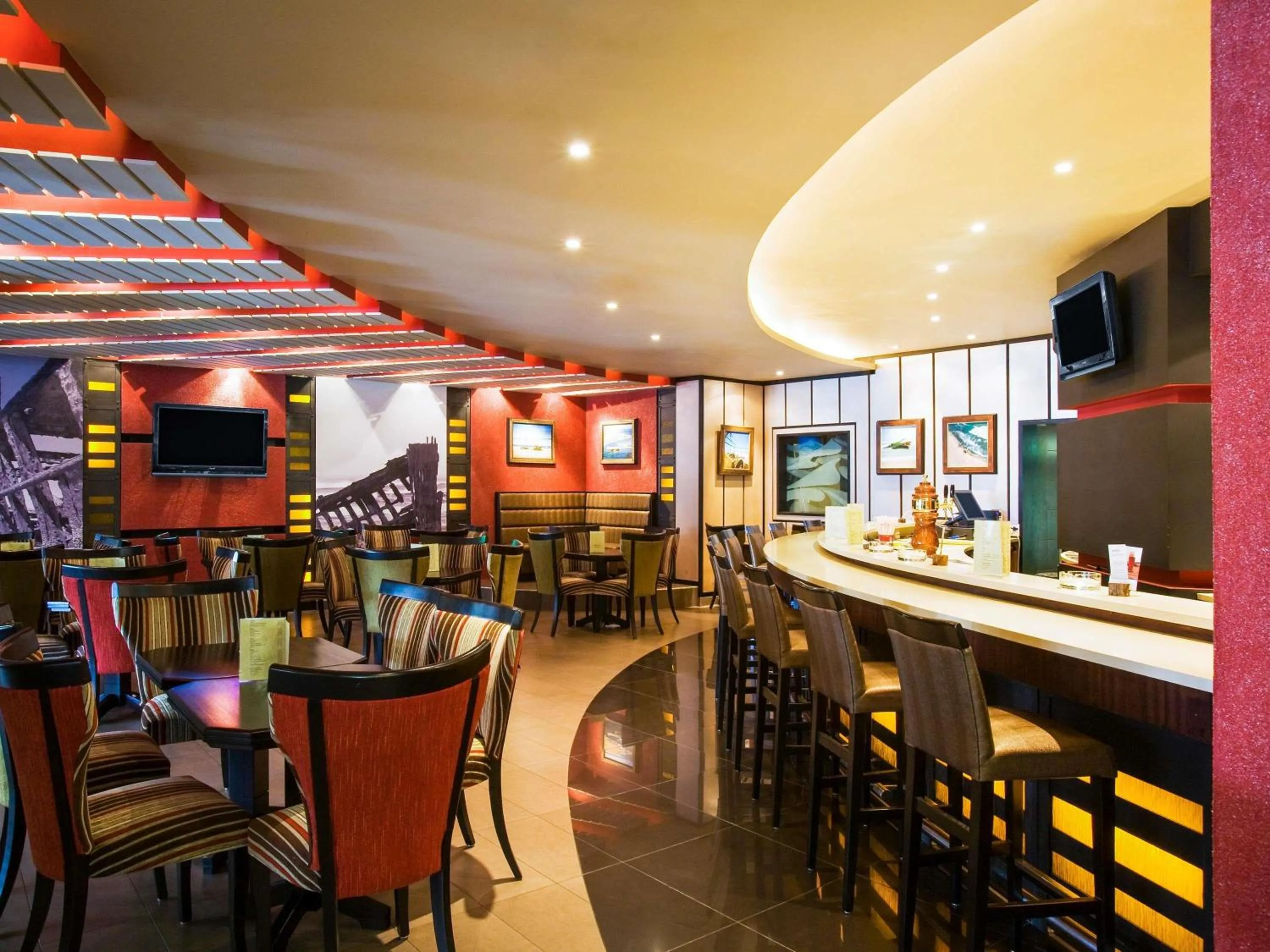 Restaurant/places to eat in Mercure Hotel Windhoek