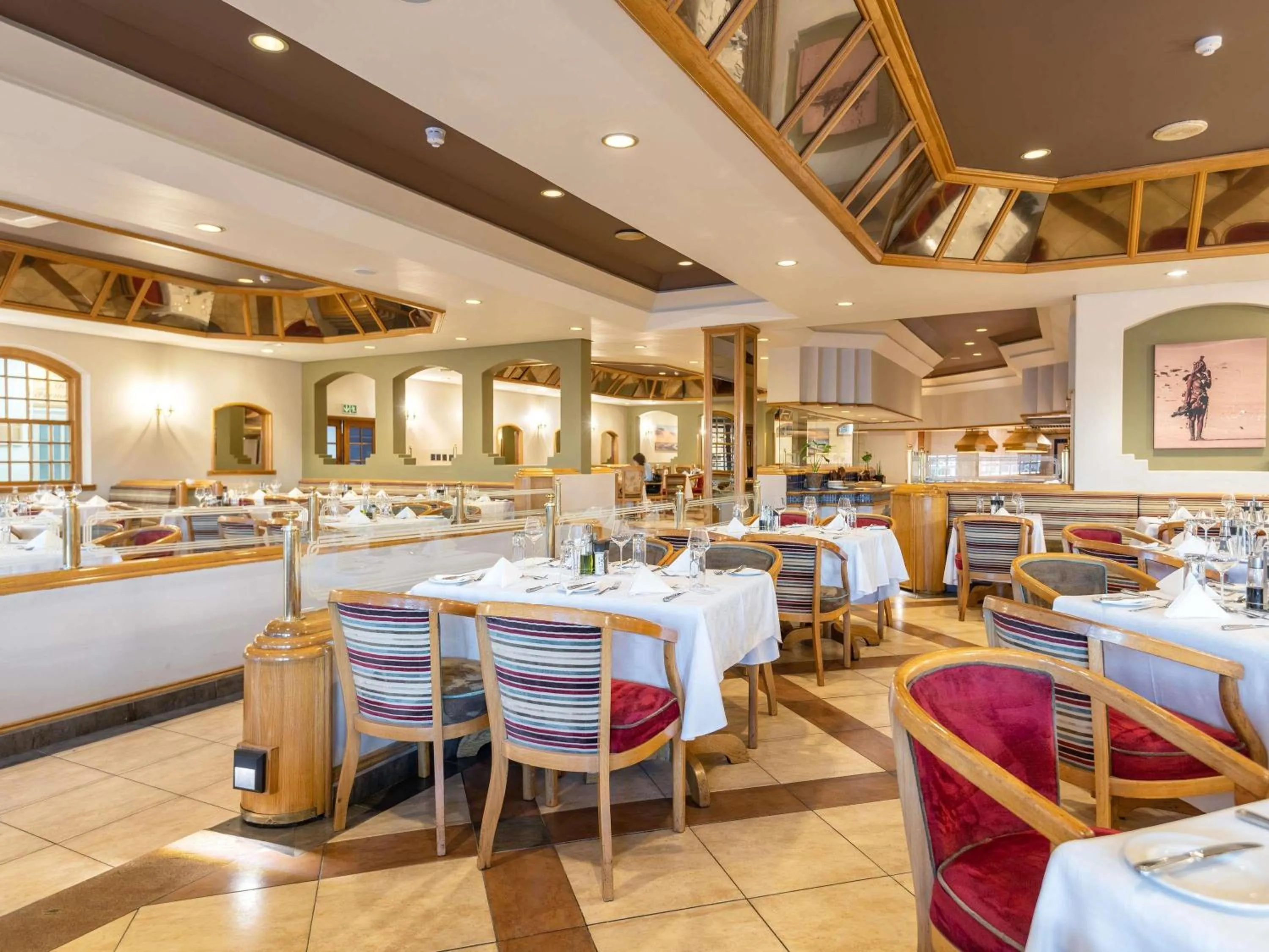 Restaurant/places to eat in Mercure Hotel Windhoek