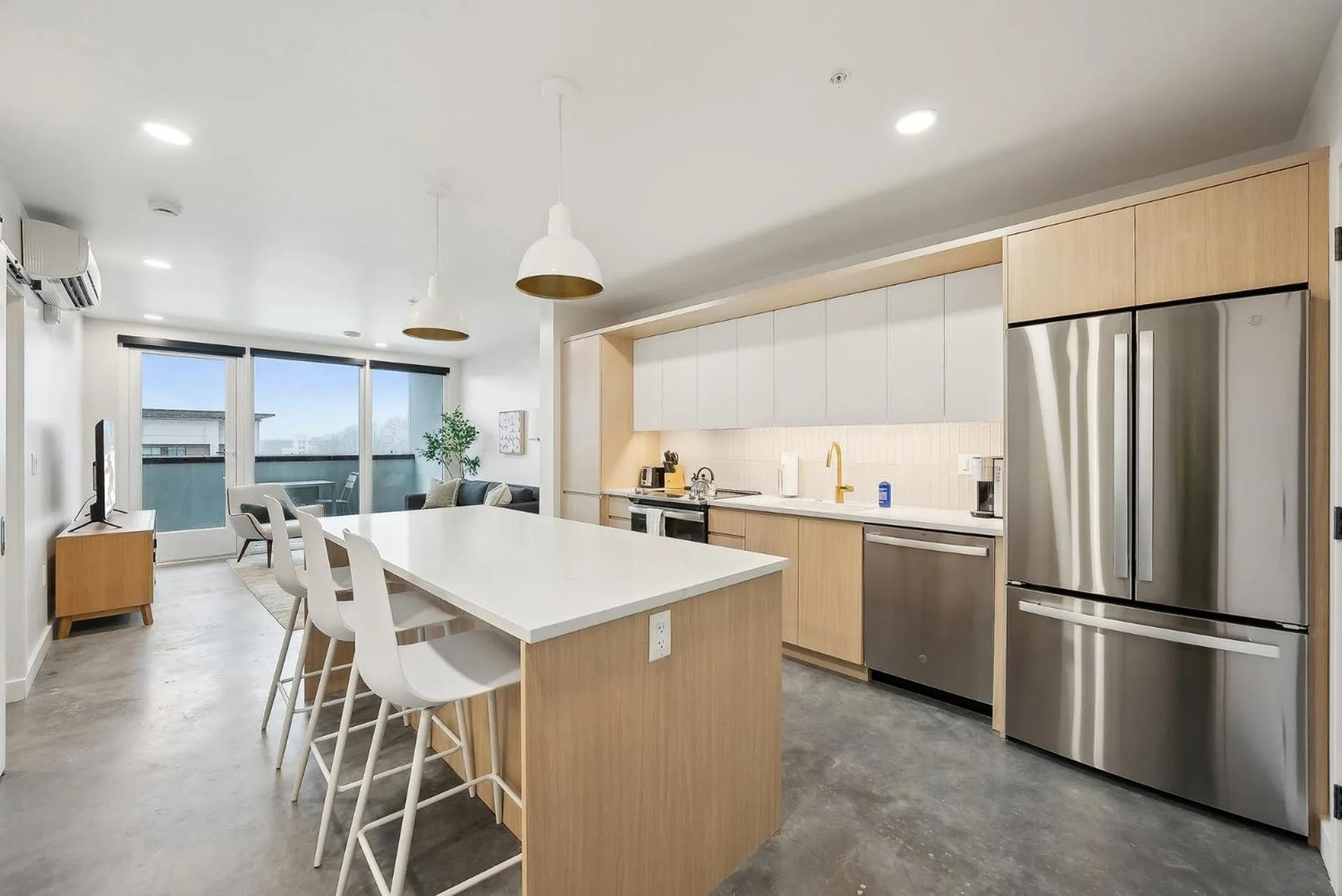 Kitchen or kitchenette in Placemakr Salt Lake City