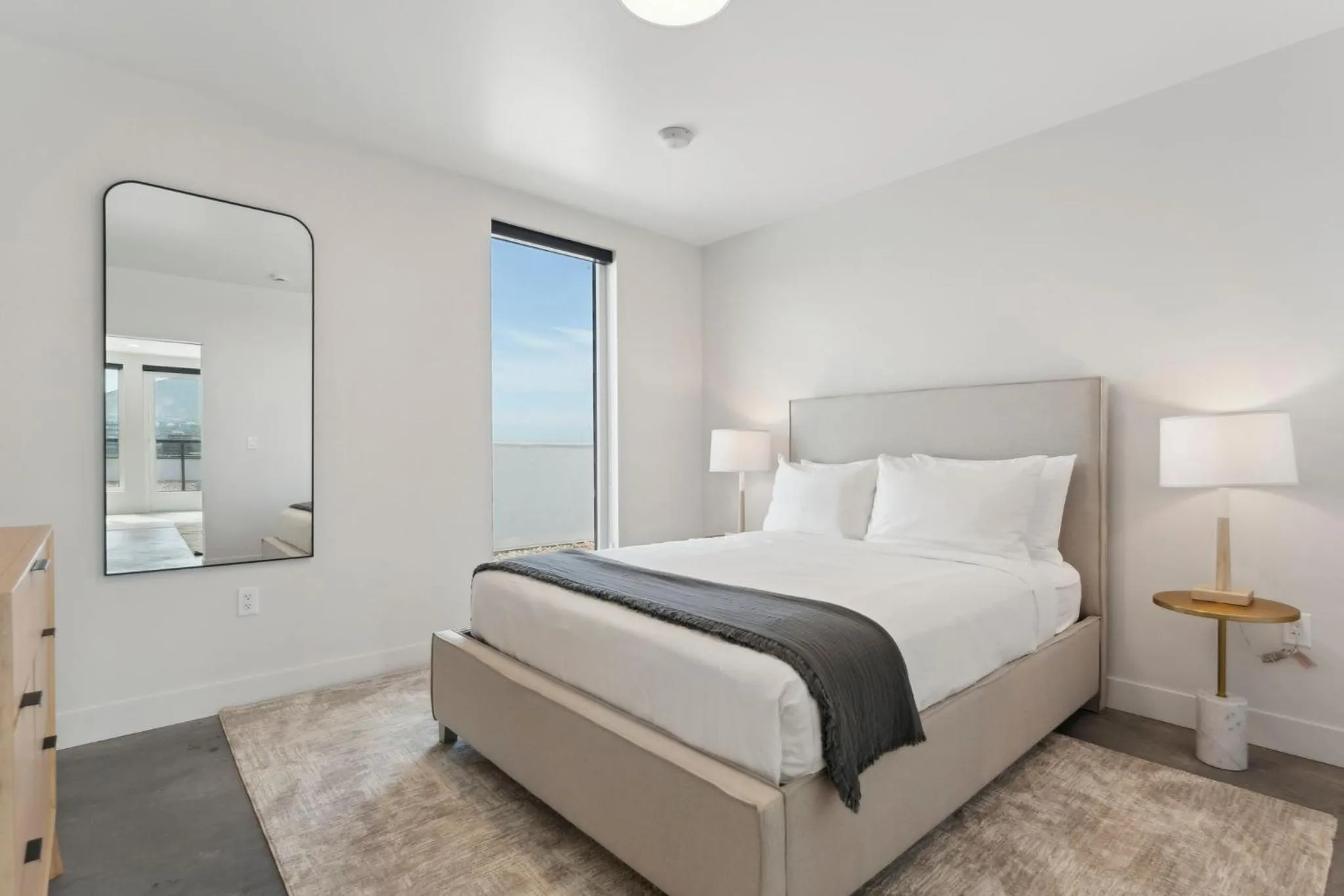 Bedroom, Bed in Placemakr Salt Lake City