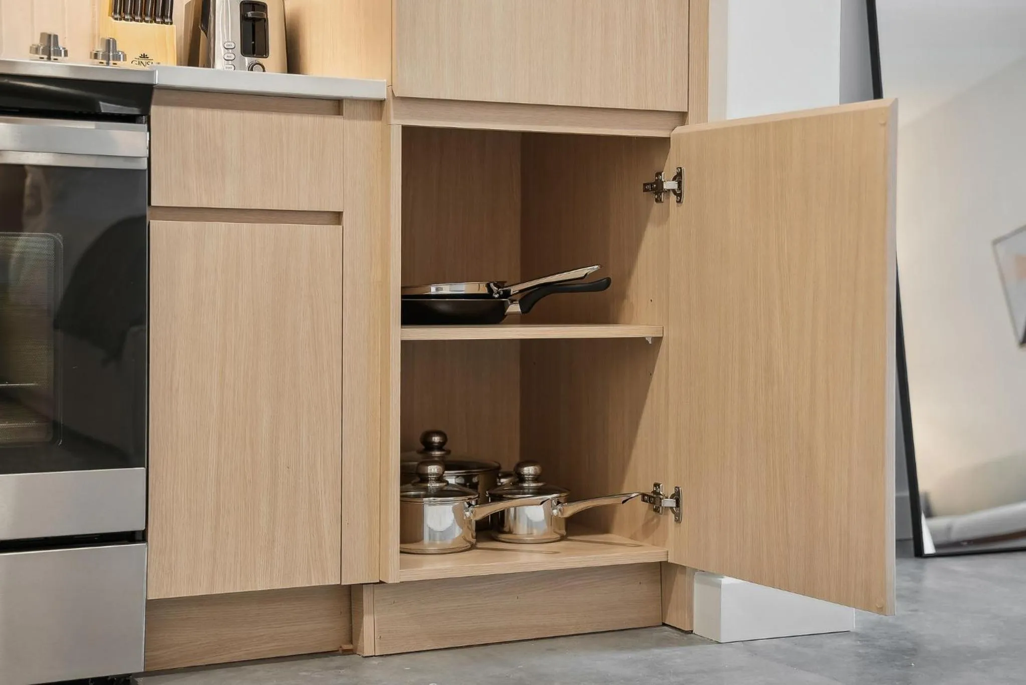 Kitchen or kitchenette in Placemakr Salt Lake City