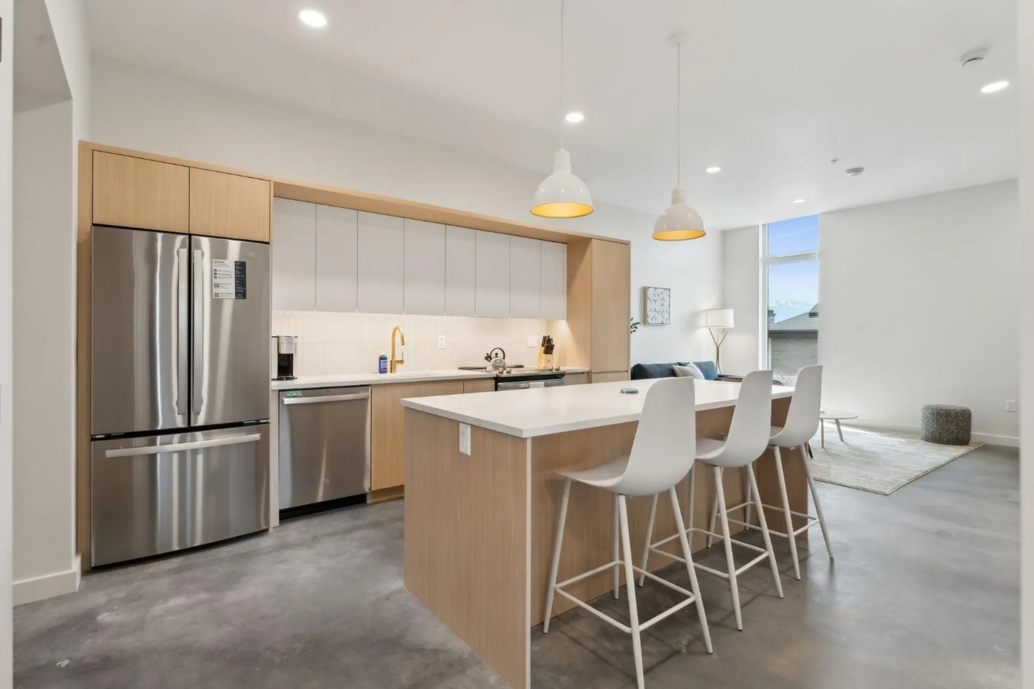 Kitchen or kitchenette in Placemakr Salt Lake City