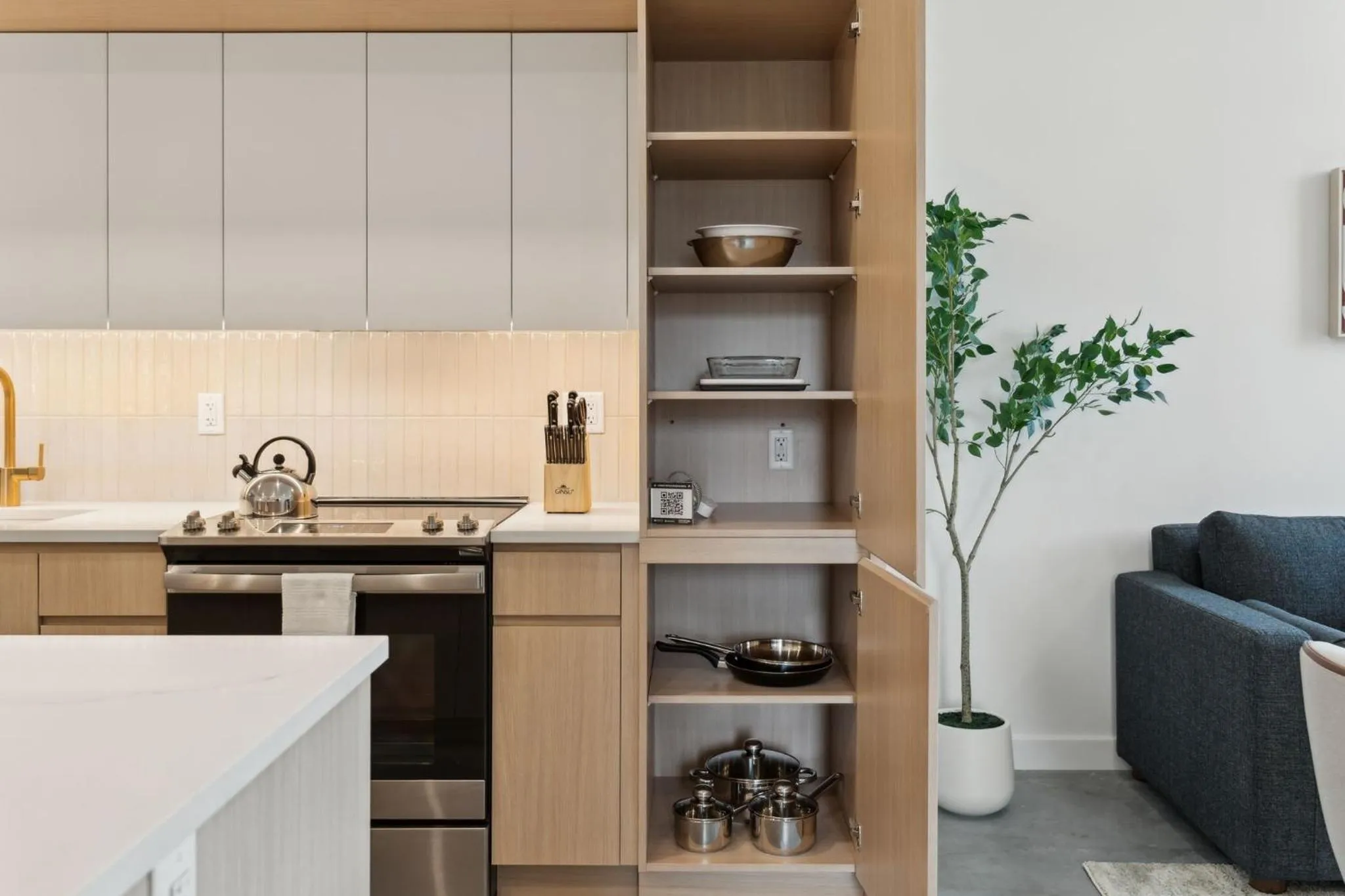 Kitchen or kitchenette in Placemakr Salt Lake City