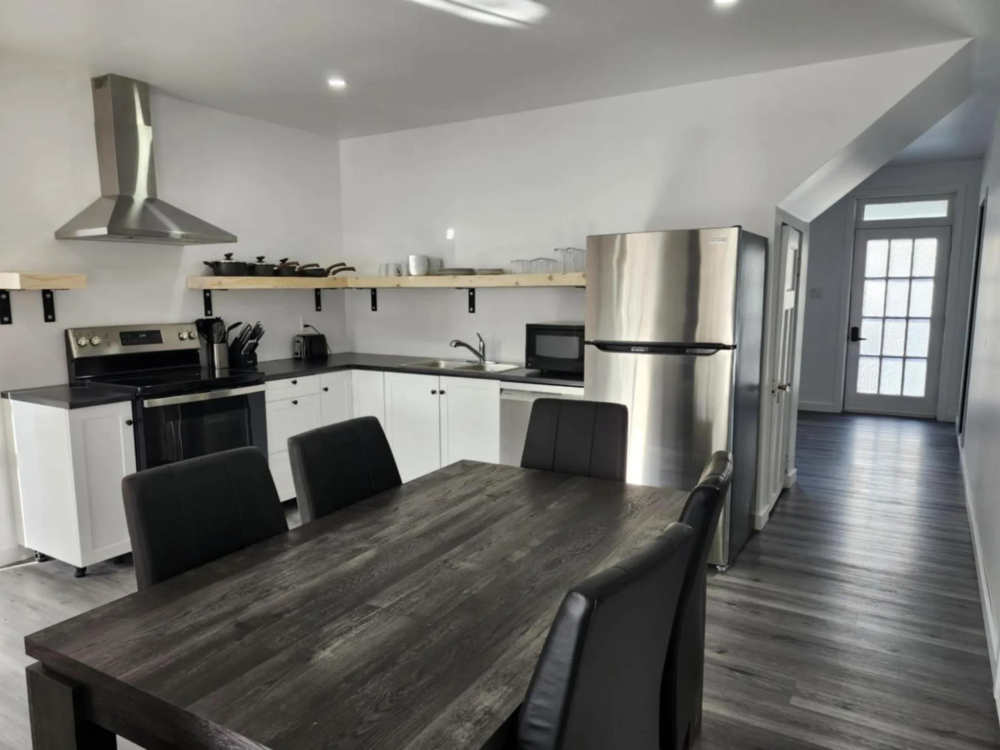 Kitchen or kitchenette in Auberge Le Cosy Amos