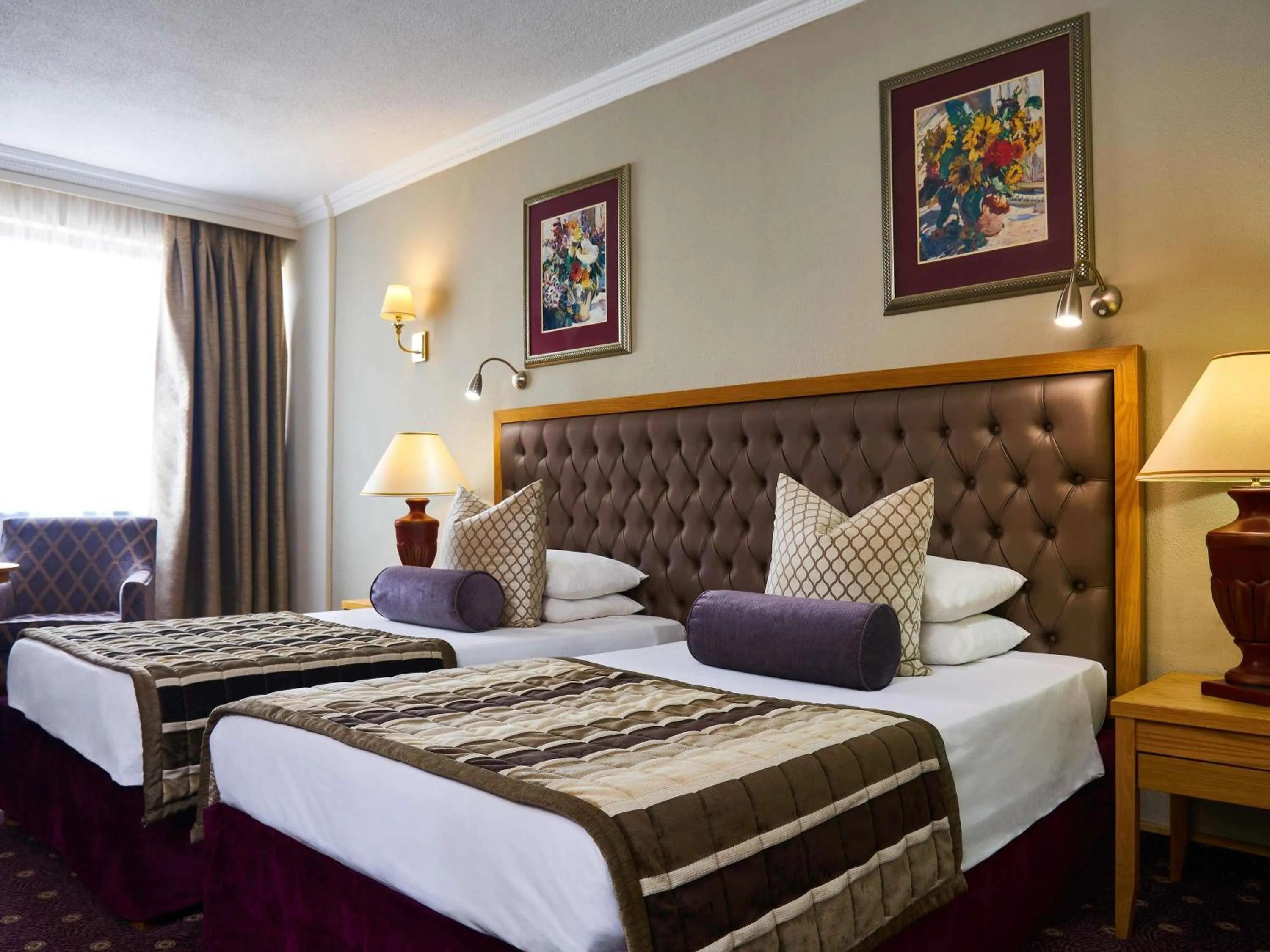 Bedroom, Bed in Mövenpick Hotel Windhoek