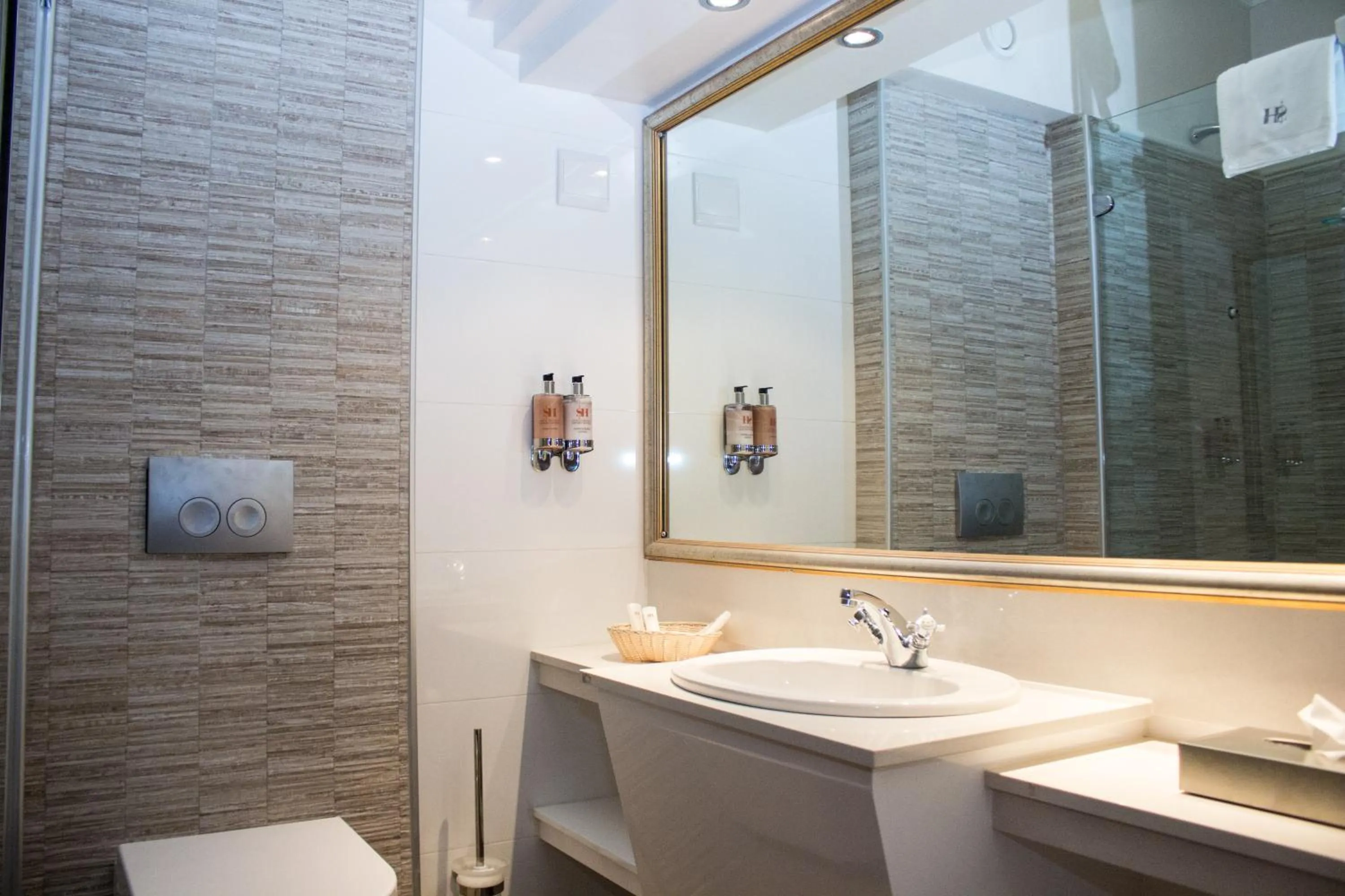 Bathroom in Safari Court Hotel Managed By Accor