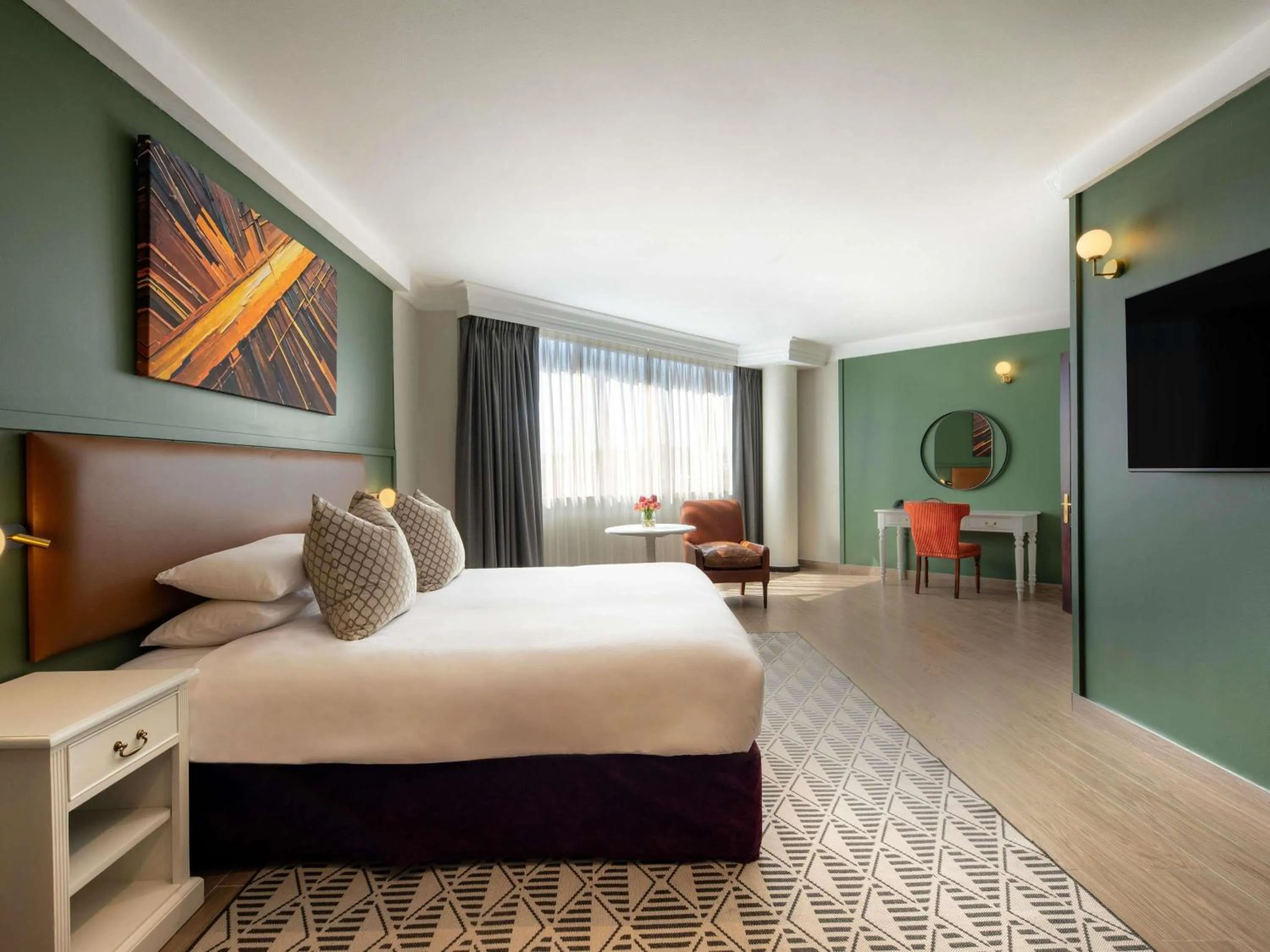 Bedroom, Bed in Mövenpick Hotel Windhoek