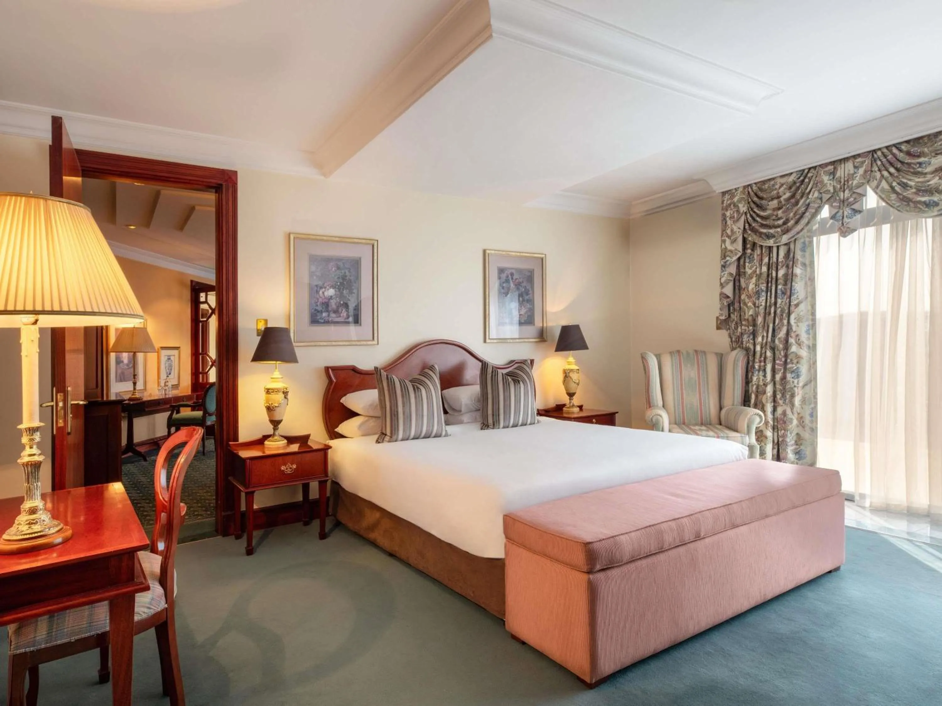 Bedroom, Bed in Mövenpick Hotel Windhoek