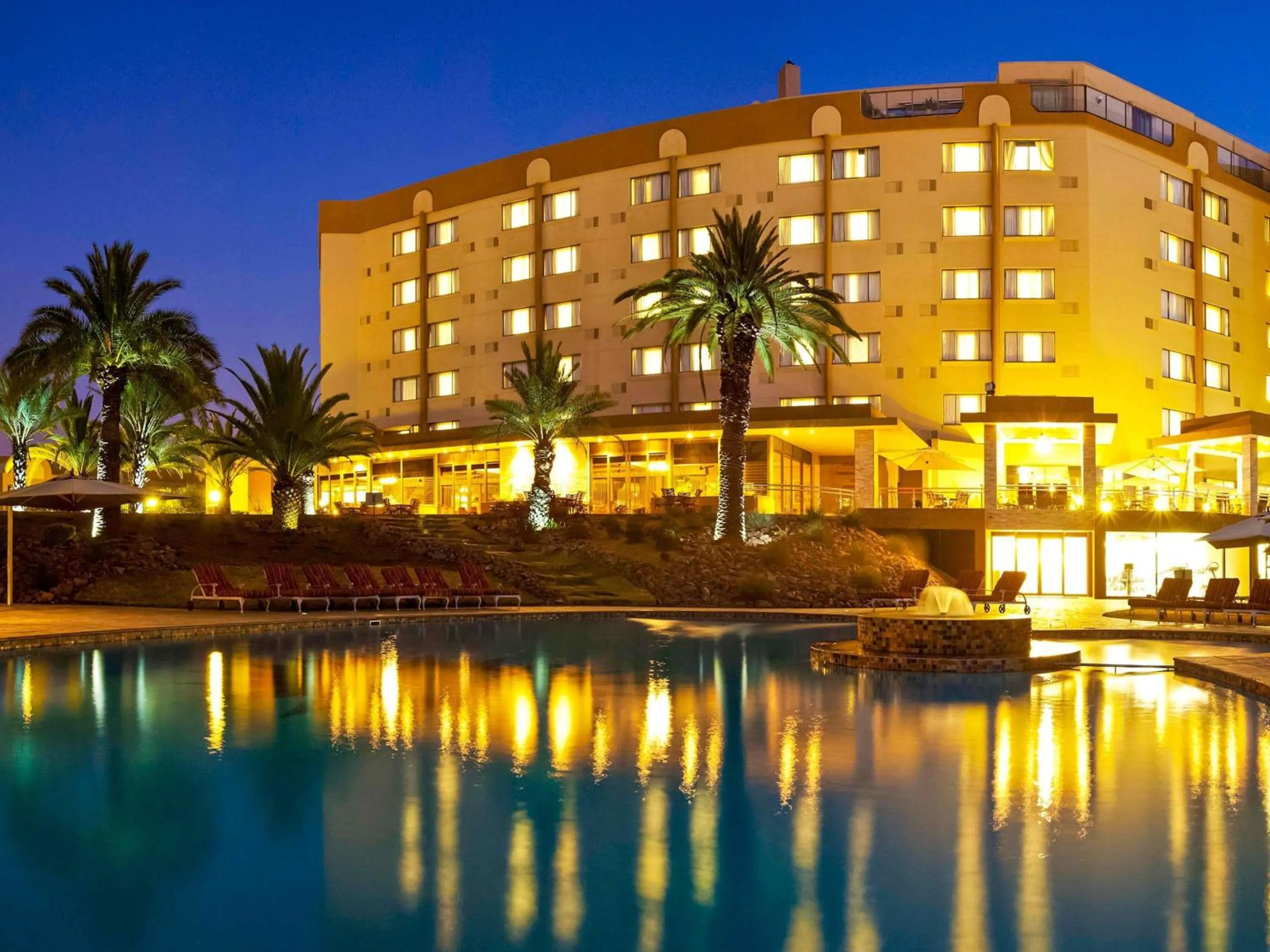 Lounge or bar in Mövenpick Hotel Windhoek