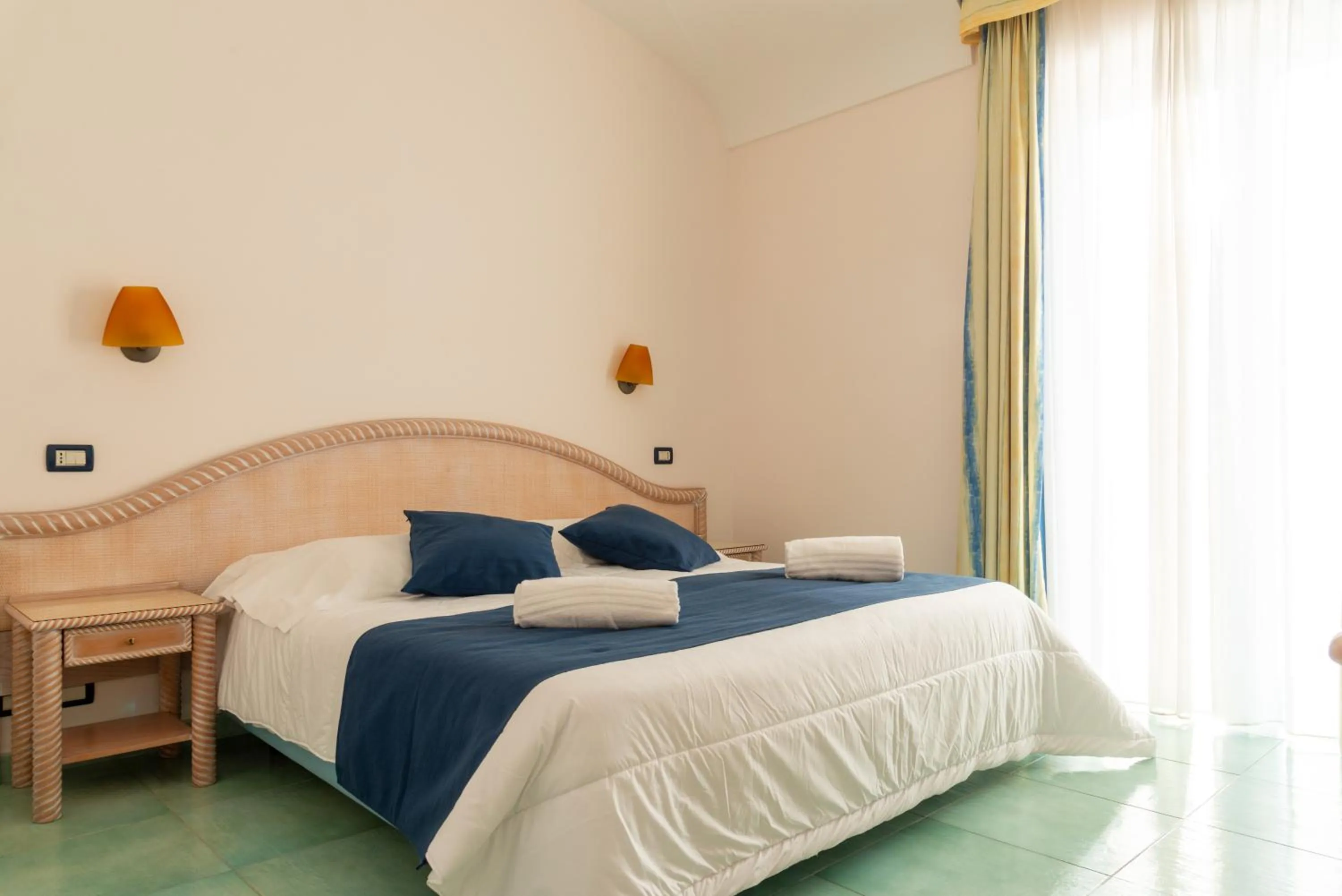 Bedroom, Bed in Hotel Albatros