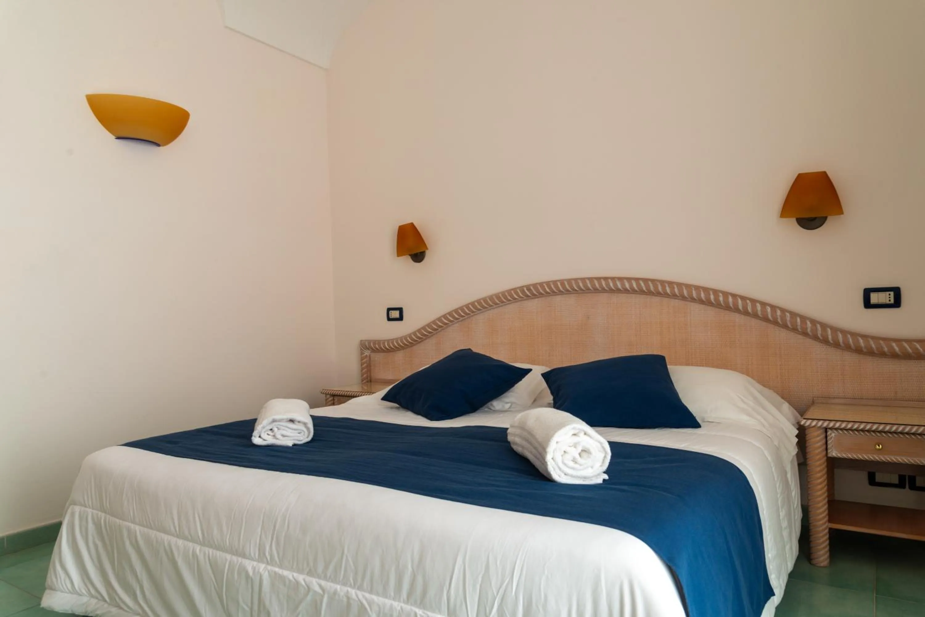 Bedroom, Bed in Hotel Albatros