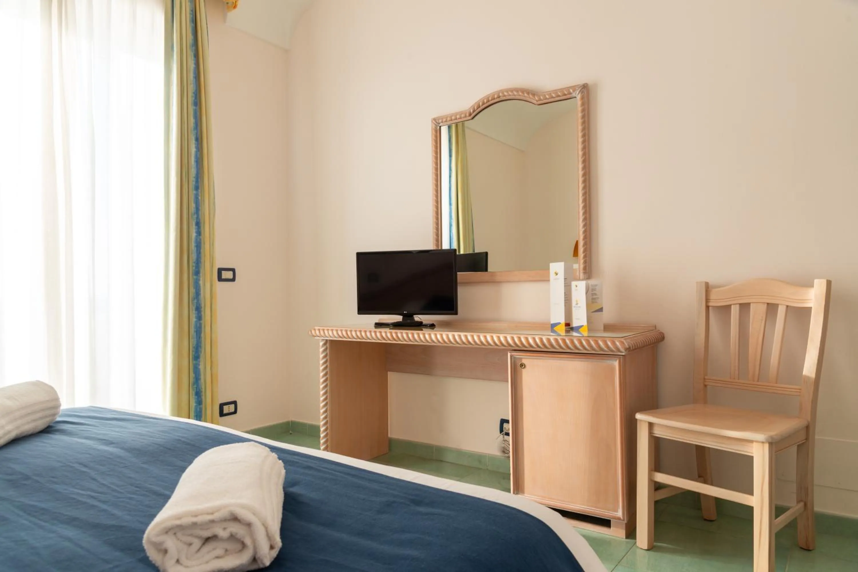 Bedroom, Bed in Hotel Albatros