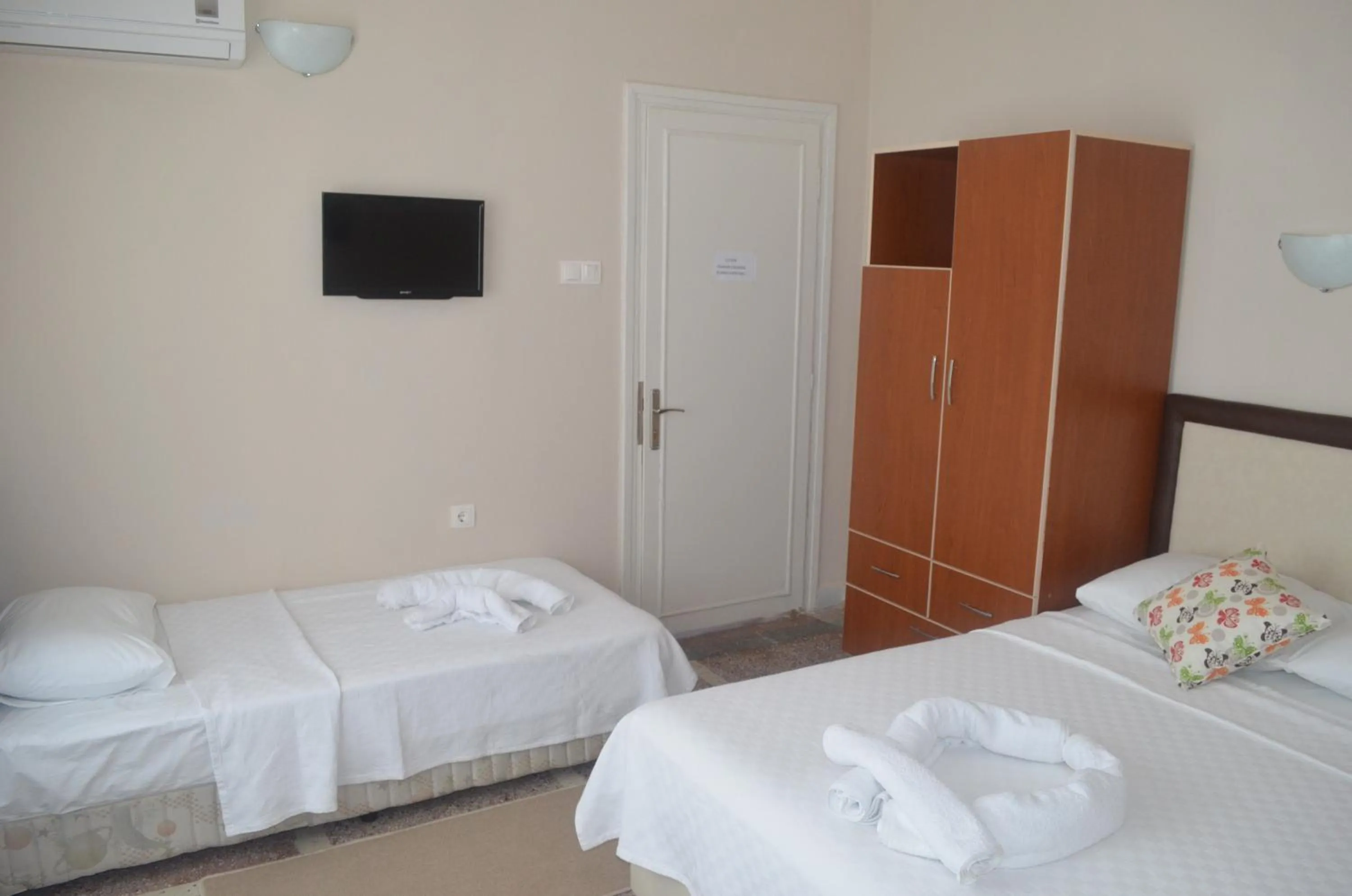 Photo of the whole room in Tunc Hotel