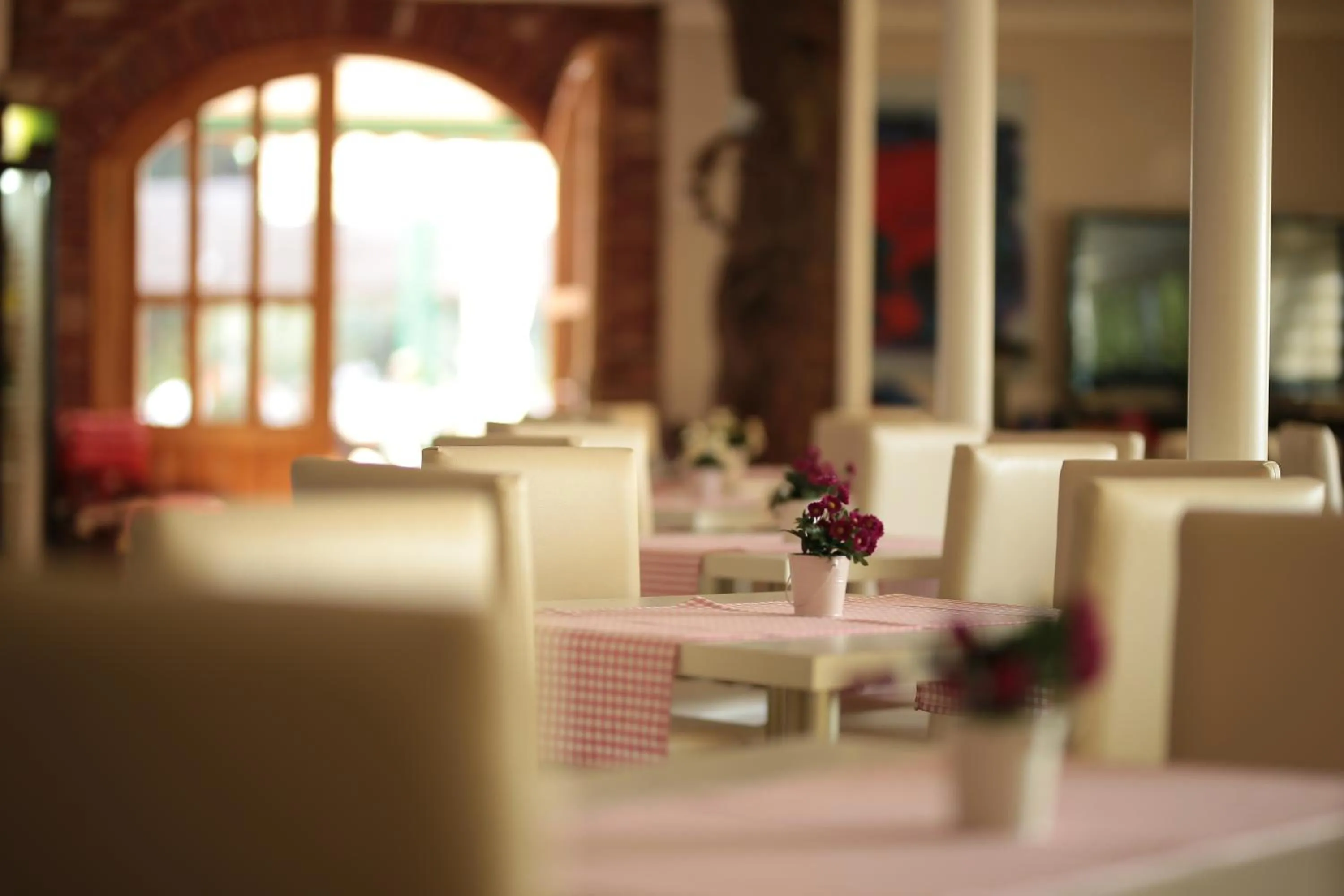Restaurant/places to eat in Tunc Hotel