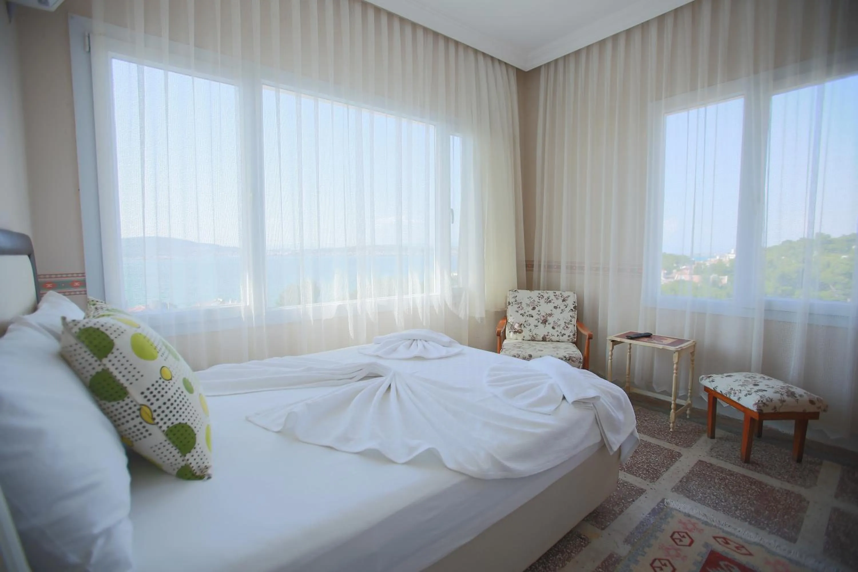 Photo of the whole room in Tunc Hotel