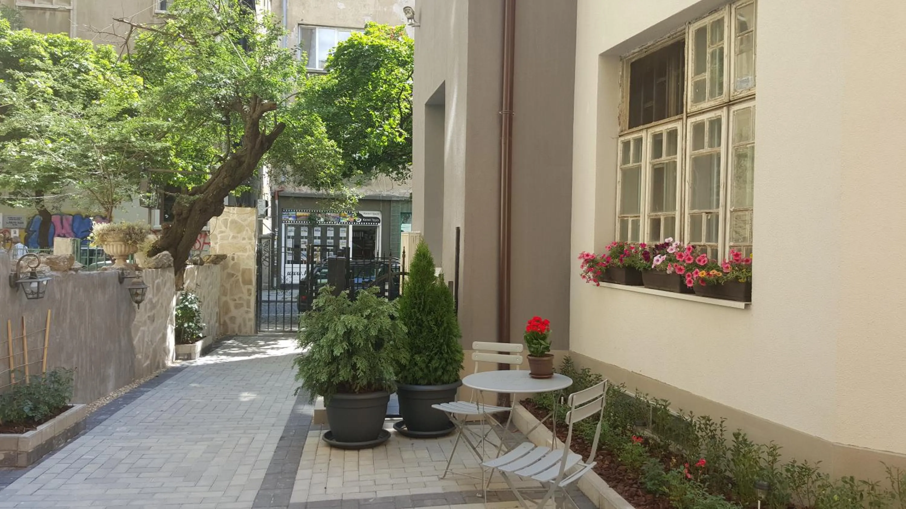 Property building in 5 Vintage Guest House