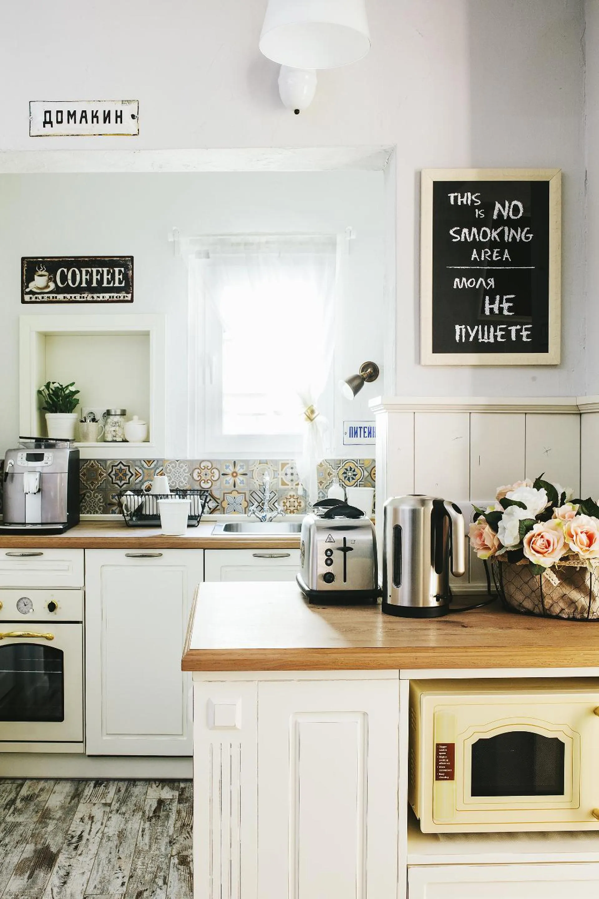 Communal kitchen in 5 Vintage Guest House