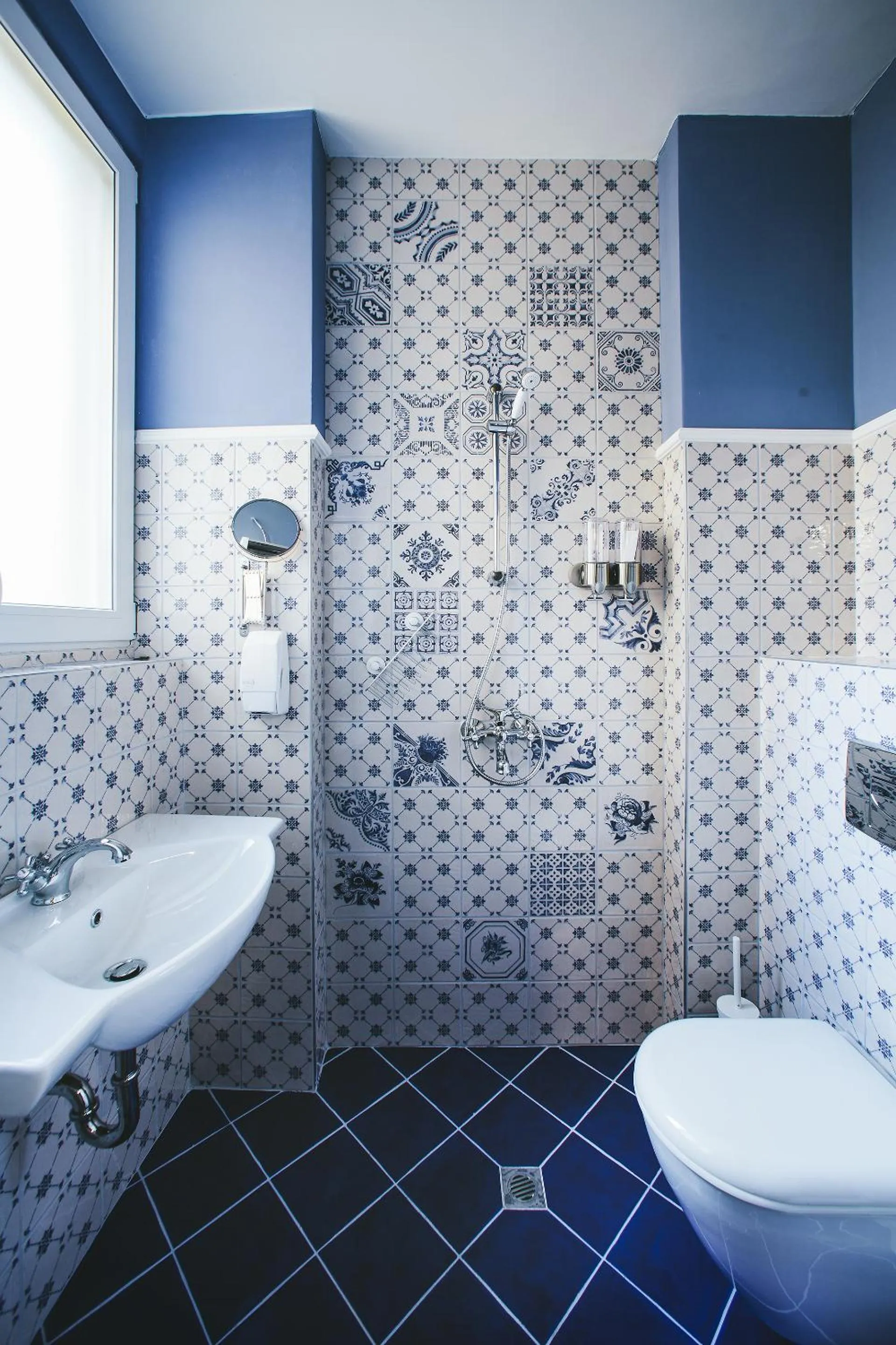 Bathroom in 5 Vintage Guest House