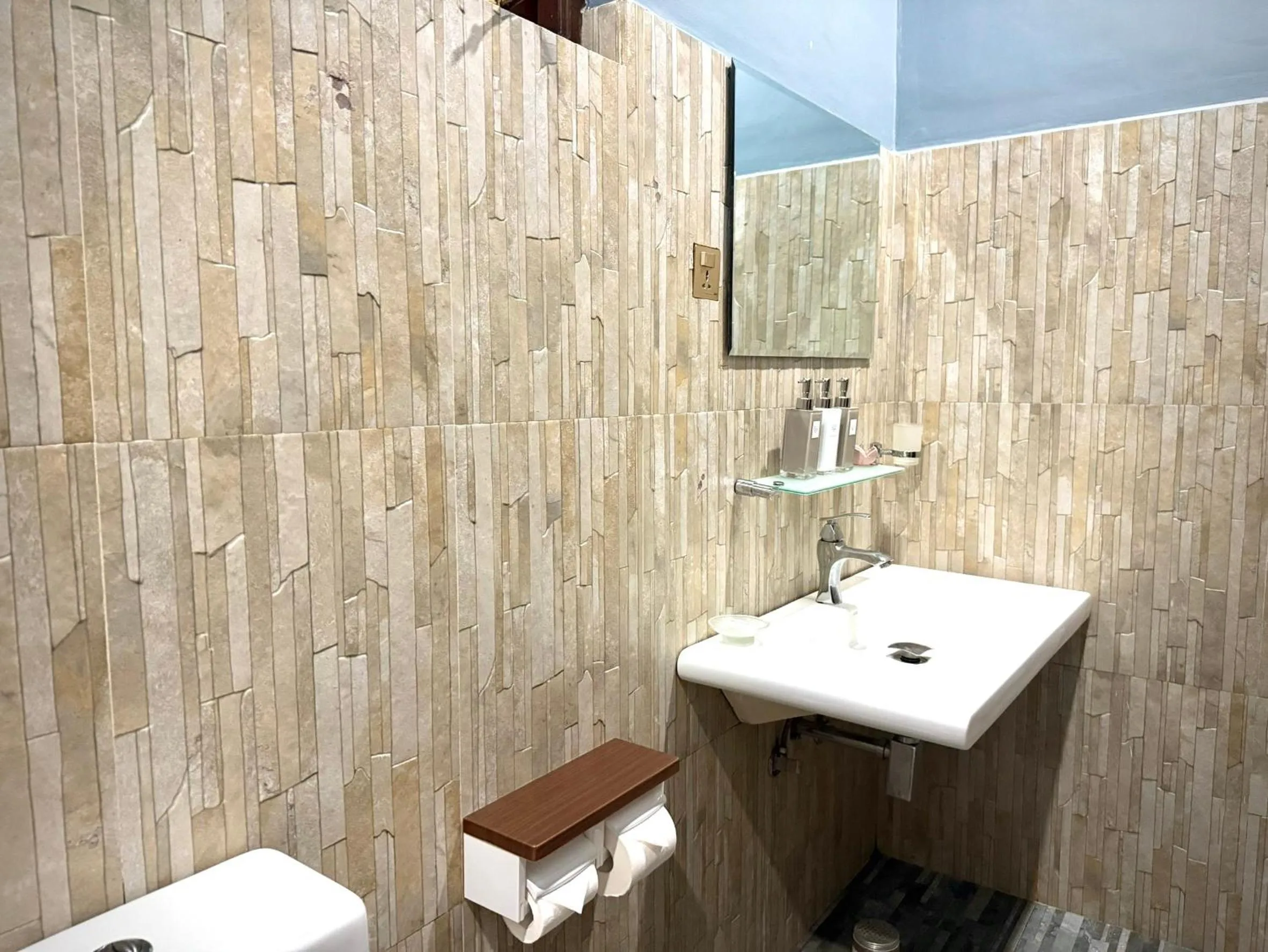 Shower in The Green Edge