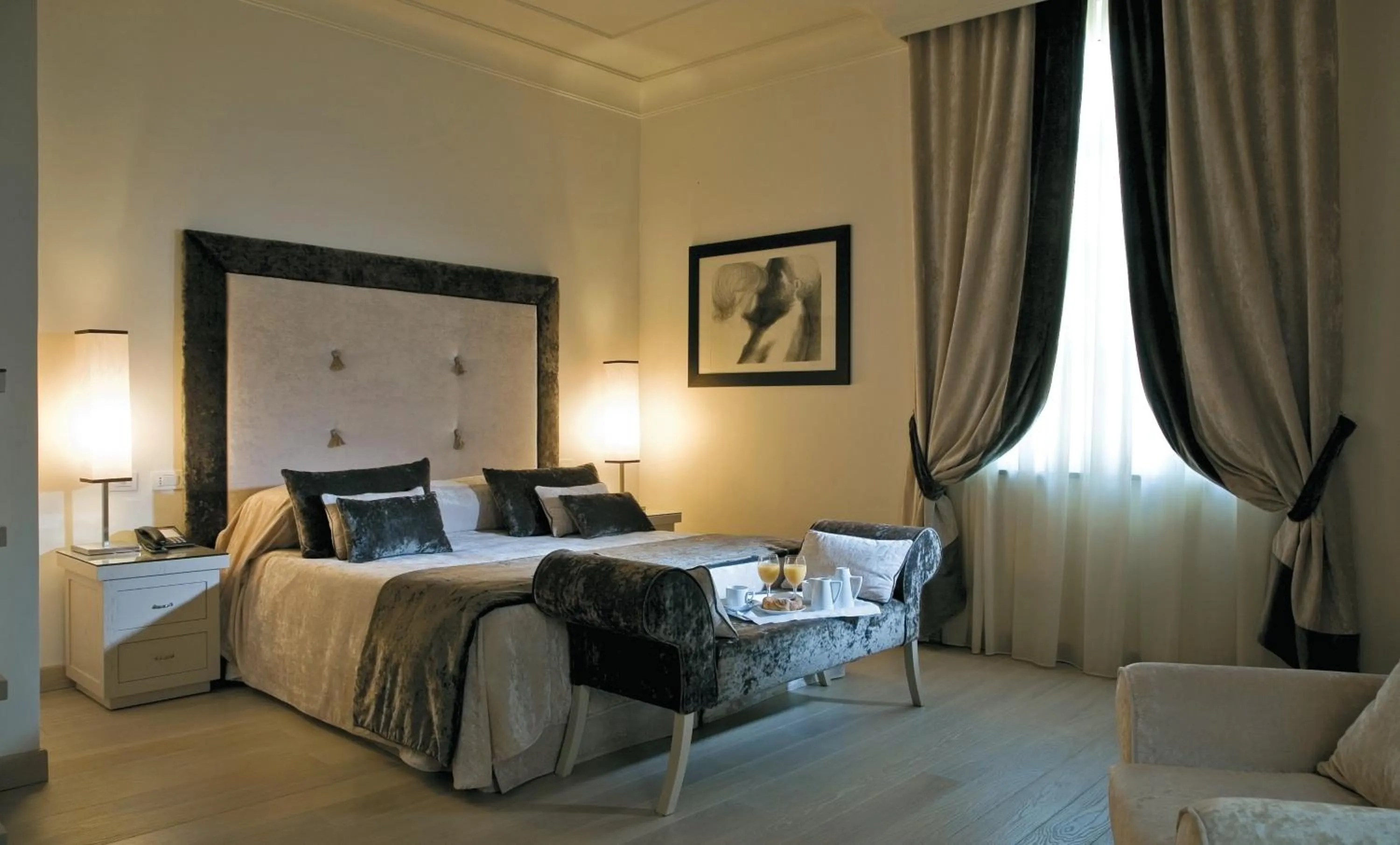 Photo of the whole room, Bed in Albergo Palazzo Decumani